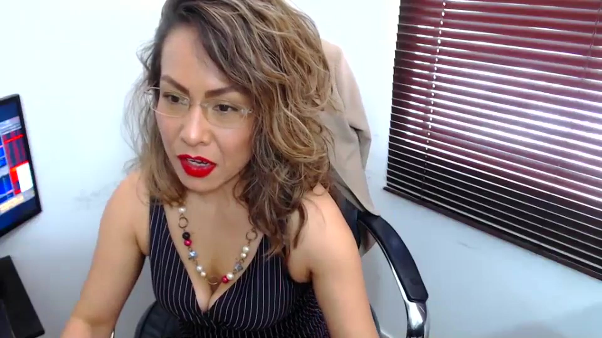 Gallery image thumbnail from office_secret's myfreecams stream on, 08/18/2023, 19:13 image 4 of 20
