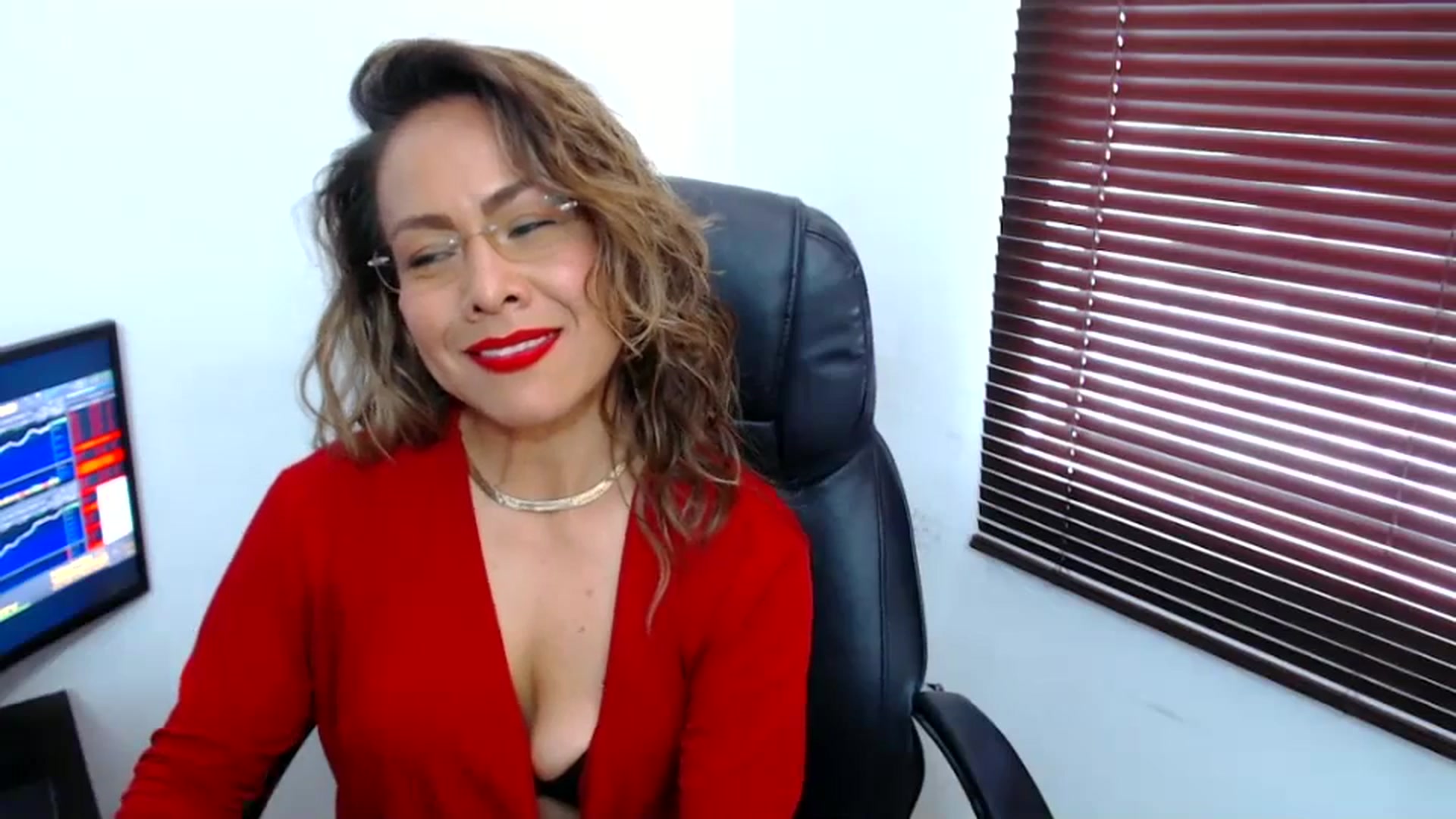 Gallery image thumbnail from office_secret's myfreecams stream on, 08/21/2023, 19:15 image 14 of 20