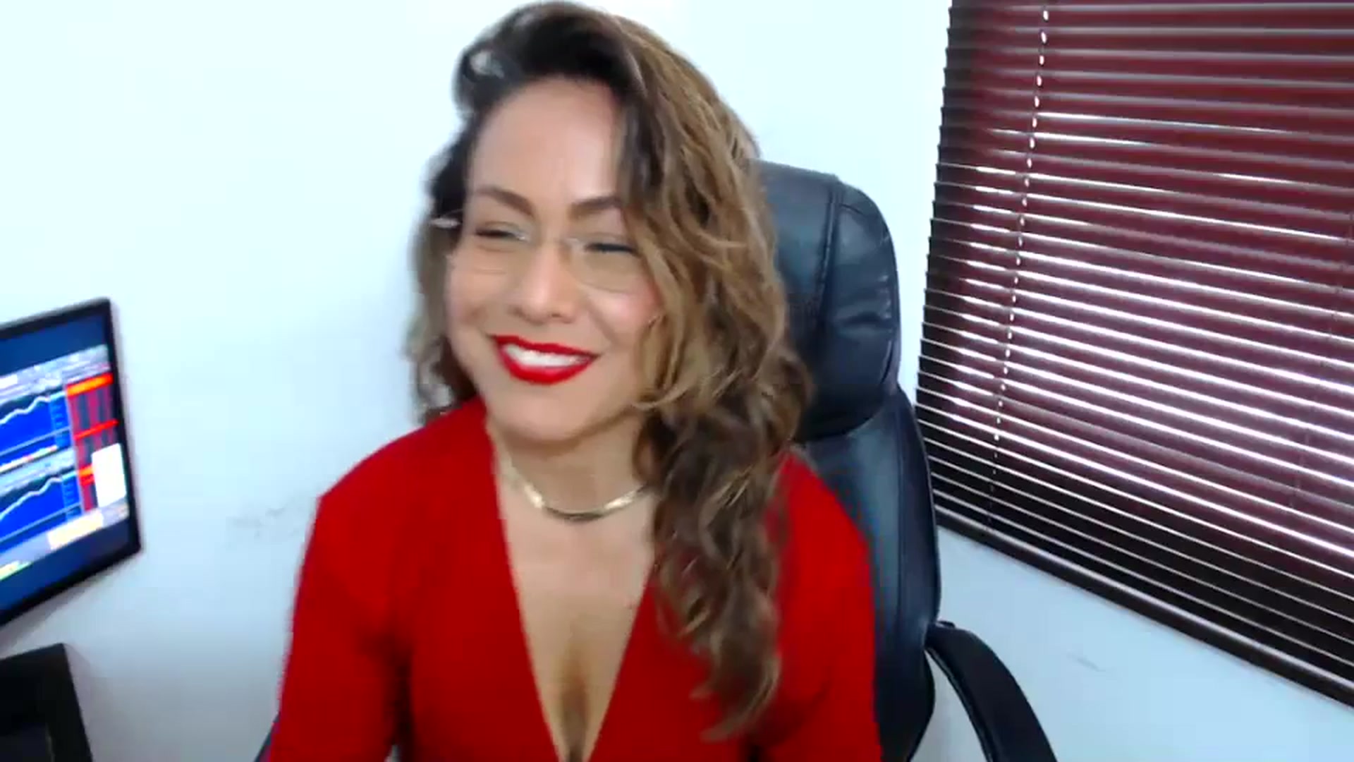 Gallery image thumbnail from office_secret's myfreecams stream on, 08/21/2023, 19:15 image 12 of 20