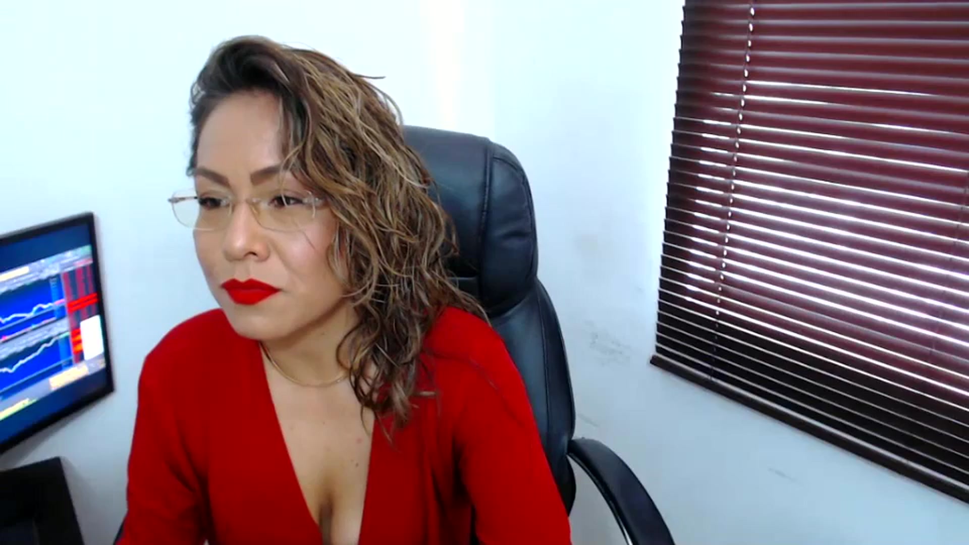 Gallery image thumbnail from office_secret's myfreecams stream on, 08/21/2023, 19:15 image 4 of 20