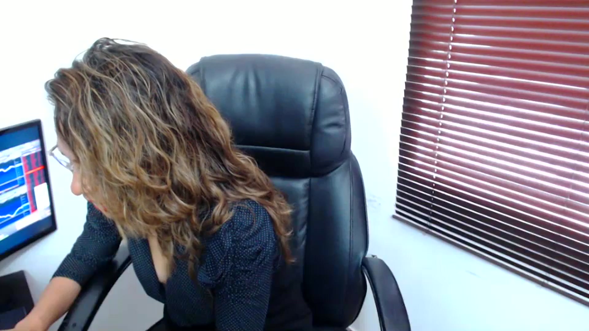 Gallery image thumbnail from office_secret's myfreecams stream on, 08/22/2023, 17:04 image 16 of 20