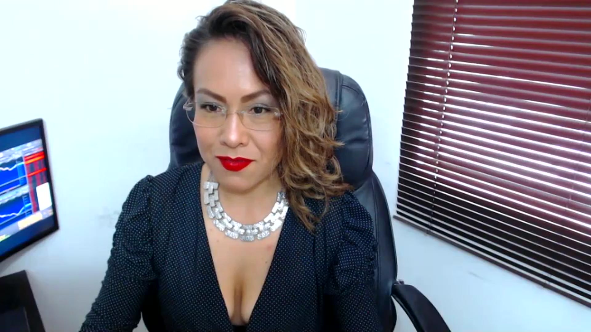 Gallery image thumbnail from office_secret's myfreecams stream on, 08/22/2023, 17:04 image 10 of 20