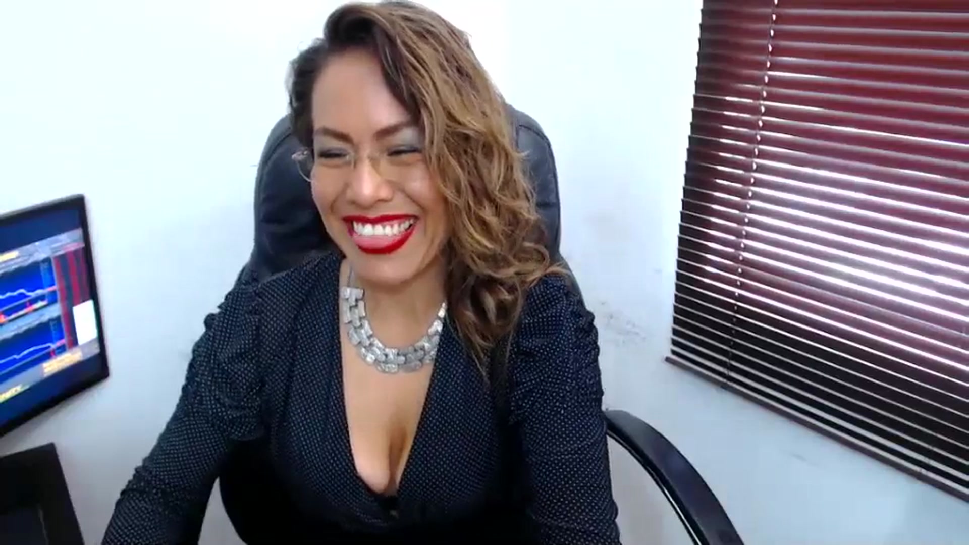 Gallery image thumbnail from office_secret's myfreecams stream on, 08/22/2023, 19:03 image 3 of 20