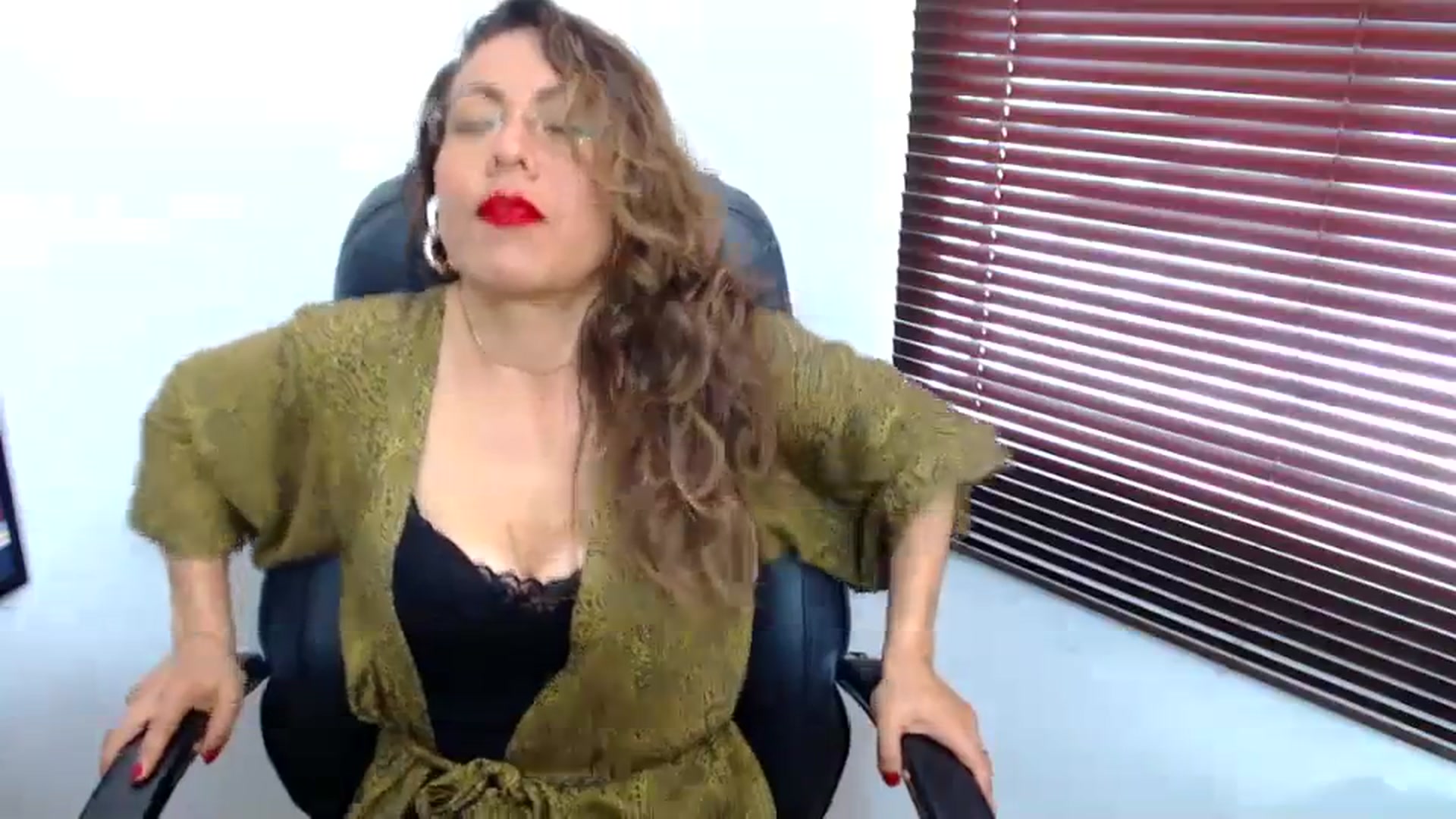 Gallery image thumbnail from office_secret's myfreecams stream on, 08/24/2023, 17:42 image 2 of 20
