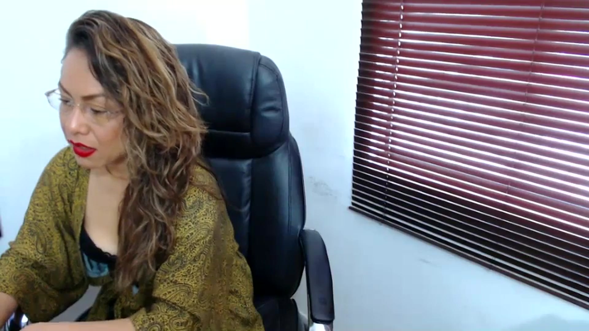 Gallery image thumbnail from office_secret's myfreecams stream on, 08/24/2023, 17:42 image 12 of 20