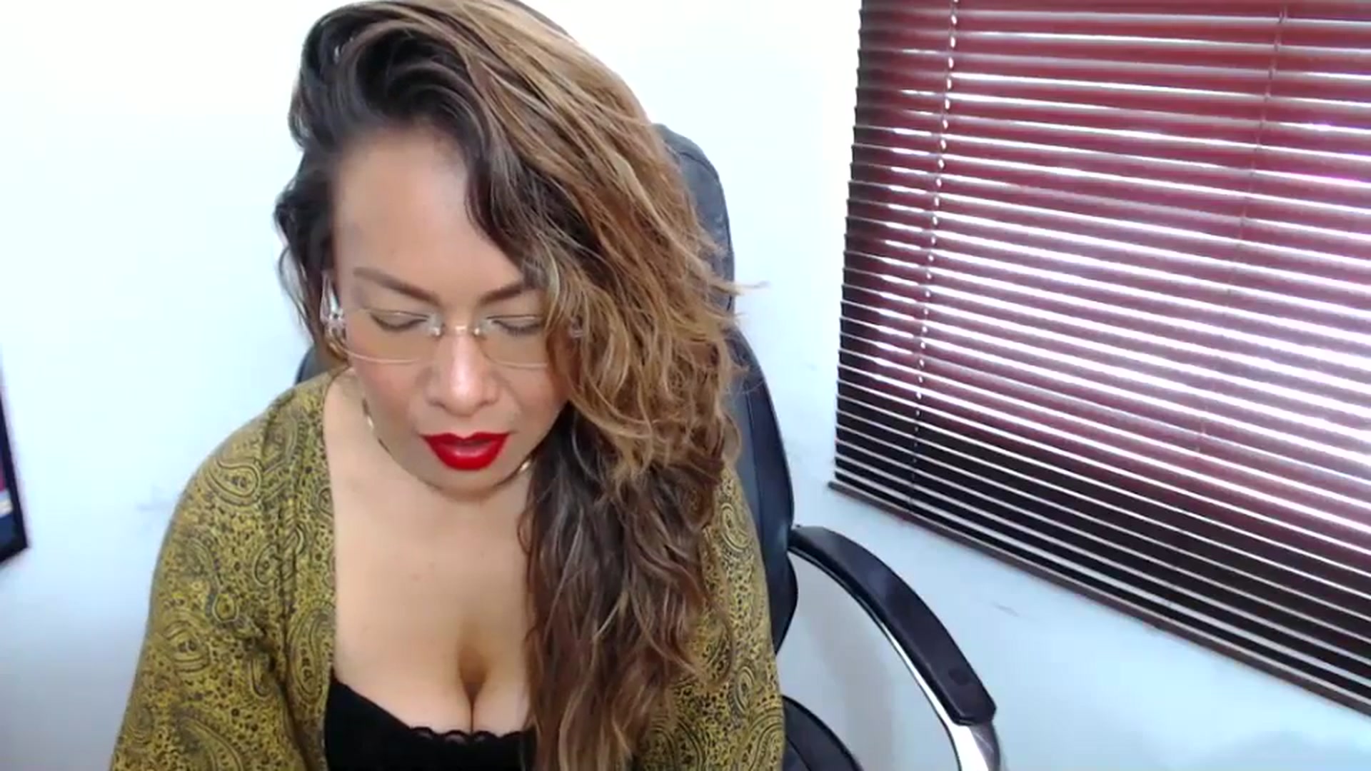 Gallery image thumbnail from office_secret's myfreecams stream on, 08/24/2023, 17:42 image 4 of 20