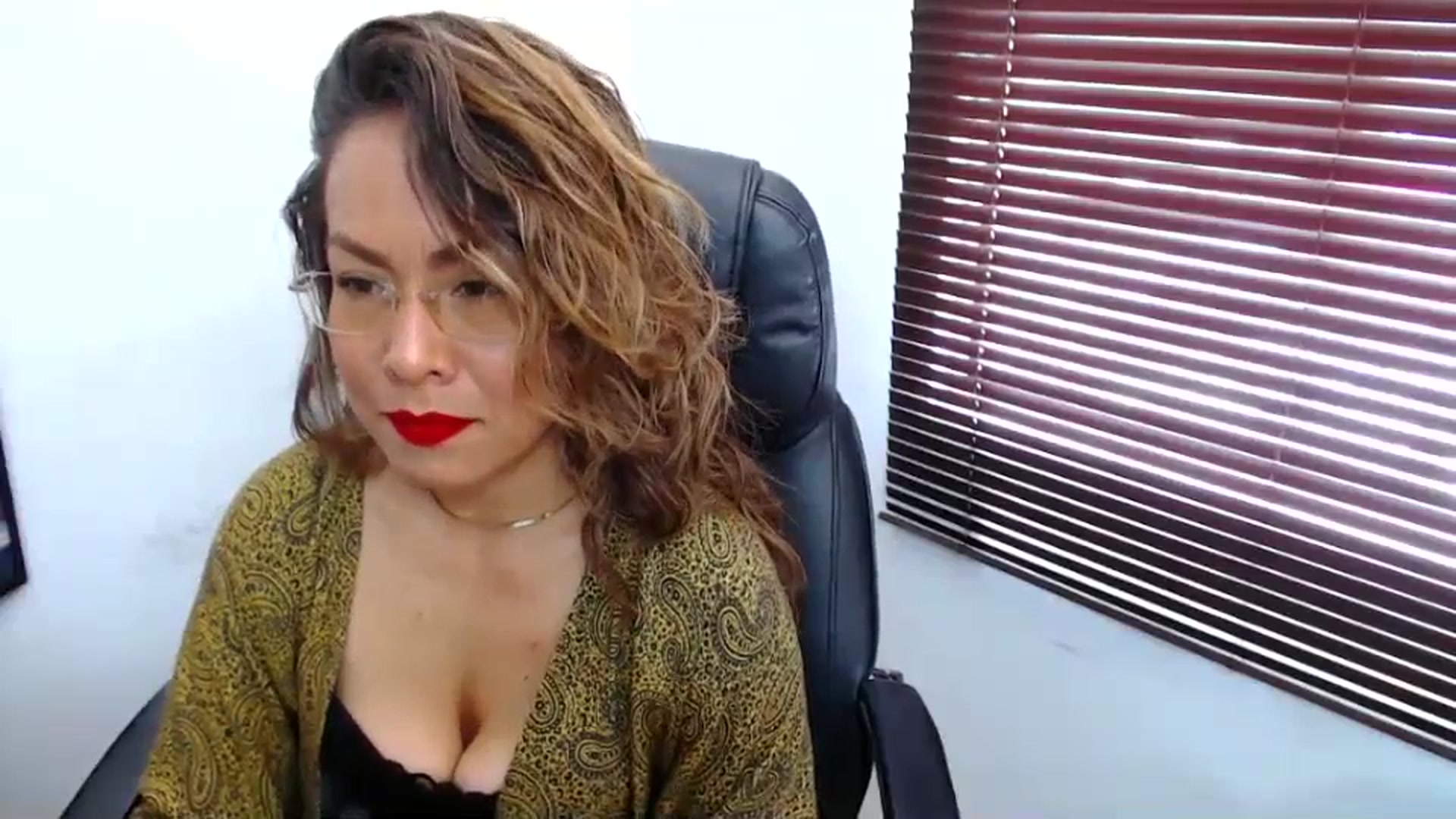 Gallery image thumbnail from office_secret's myfreecams stream on, 08/24/2023, 17:42 image 3 of 20