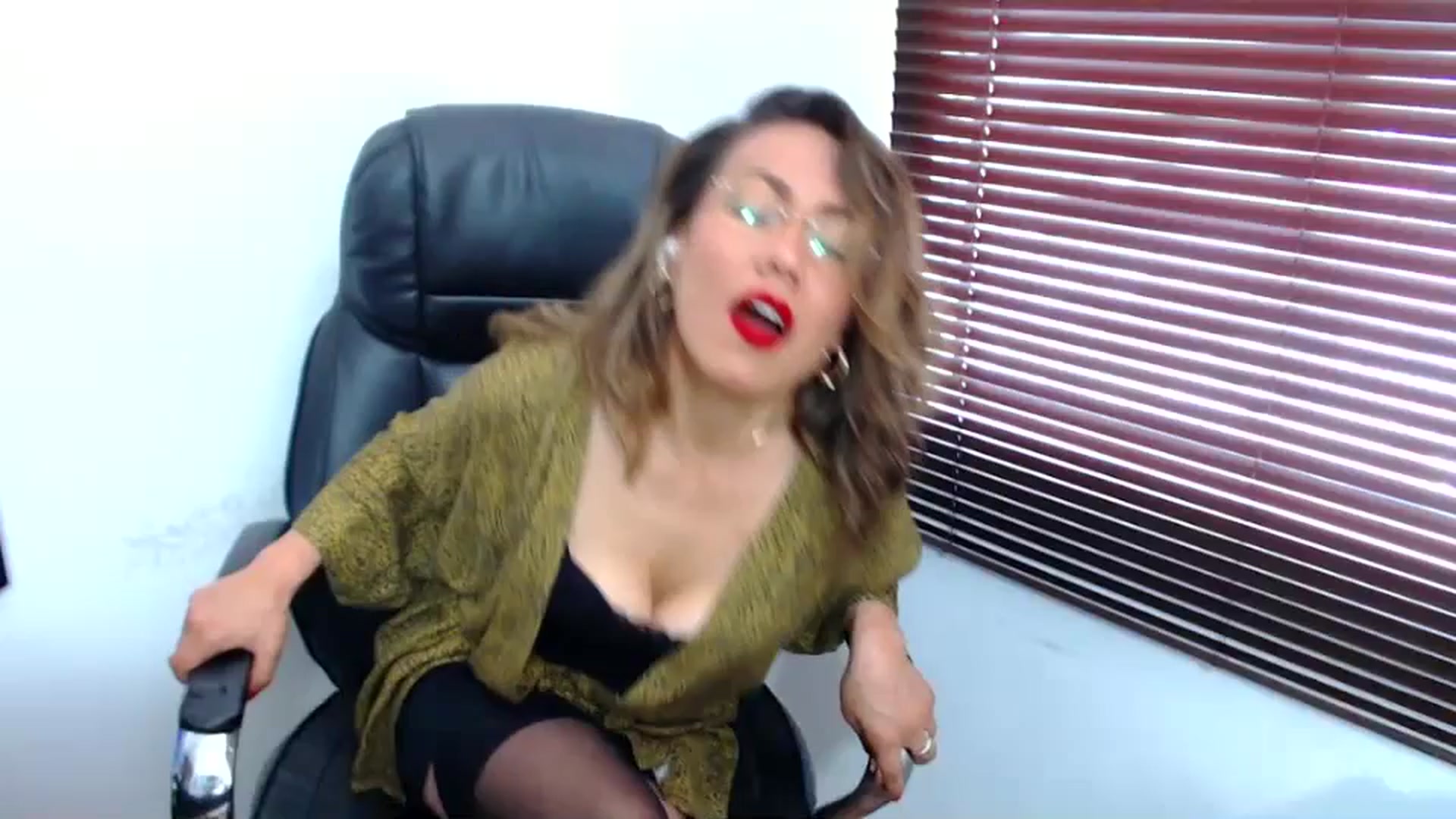 Gallery image thumbnail from office_secret's myfreecams stream on, 08/24/2023, 17:42 image 8 of 20