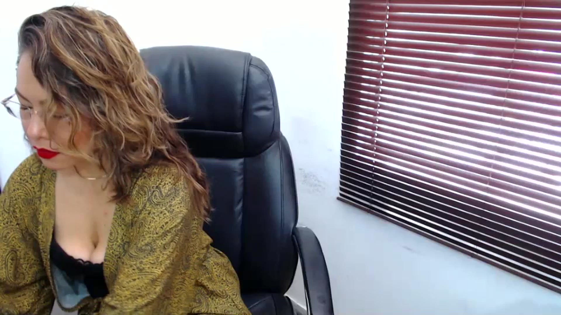 Gallery image thumbnail from office_secret's myfreecams stream on, 08/24/2023, 17:42 image 6 of 20