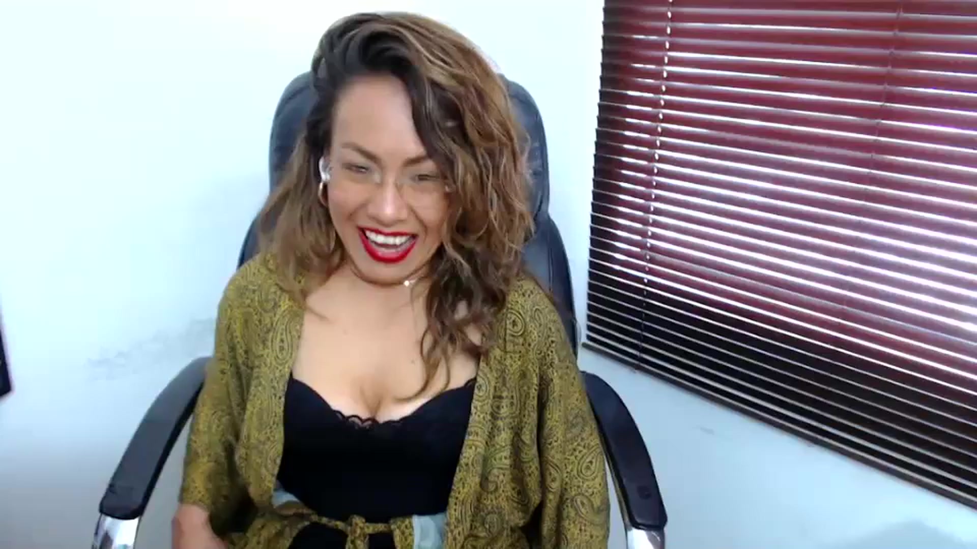 Gallery image thumbnail from office_secret's myfreecams stream on, 08/24/2023, 17:42 image 15 of 20