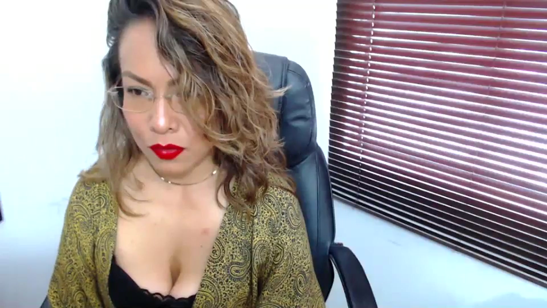 Gallery image thumbnail from office_secret's myfreecams stream on, 08/24/2023, 17:42 image 10 of 20