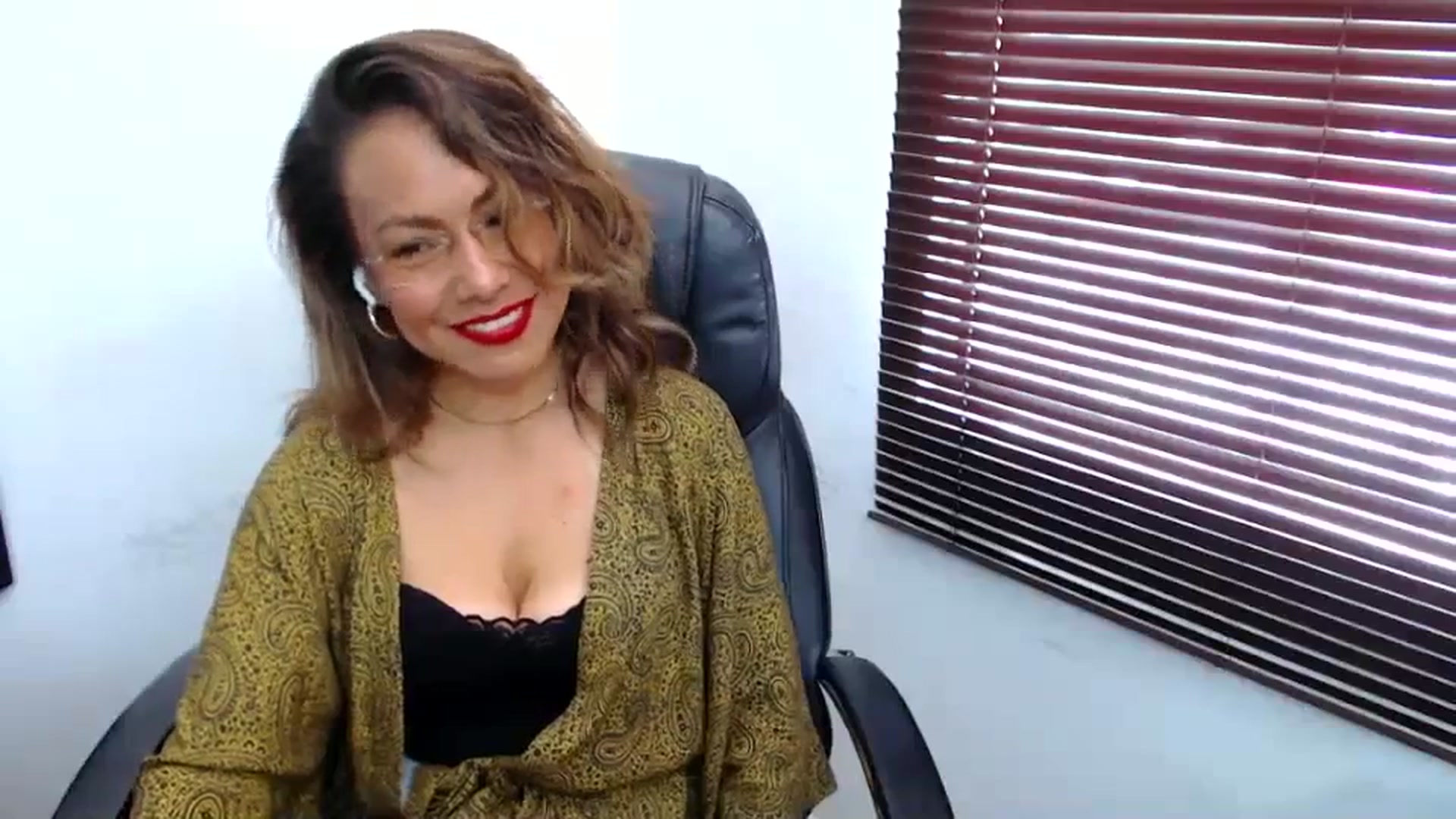 Gallery image thumbnail from office_secret's myfreecams stream on, 08/24/2023, 17:42 image 7 of 20