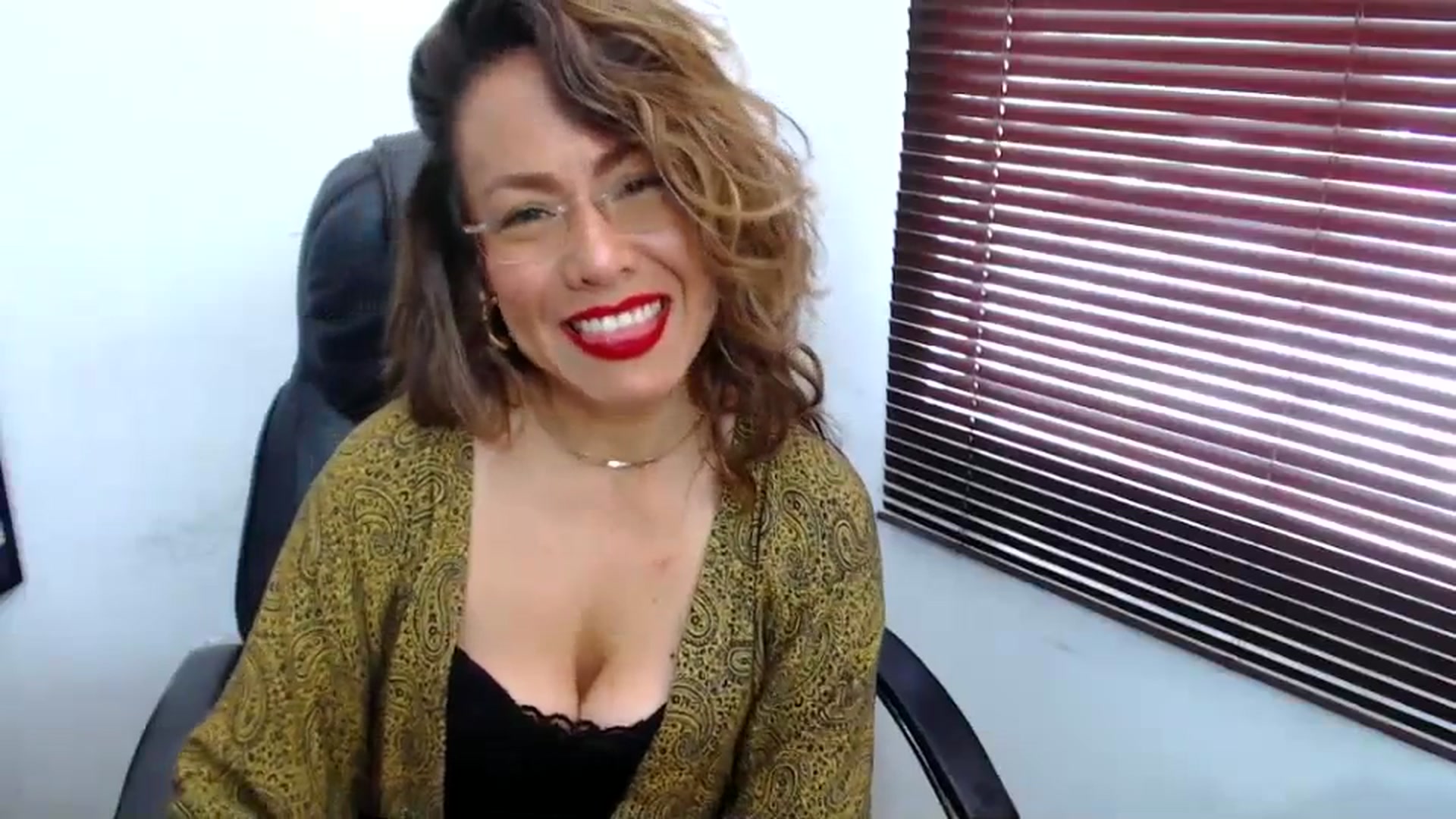 Gallery image thumbnail from office_secret's myfreecams stream on, 08/24/2023, 17:42 image 5 of 20