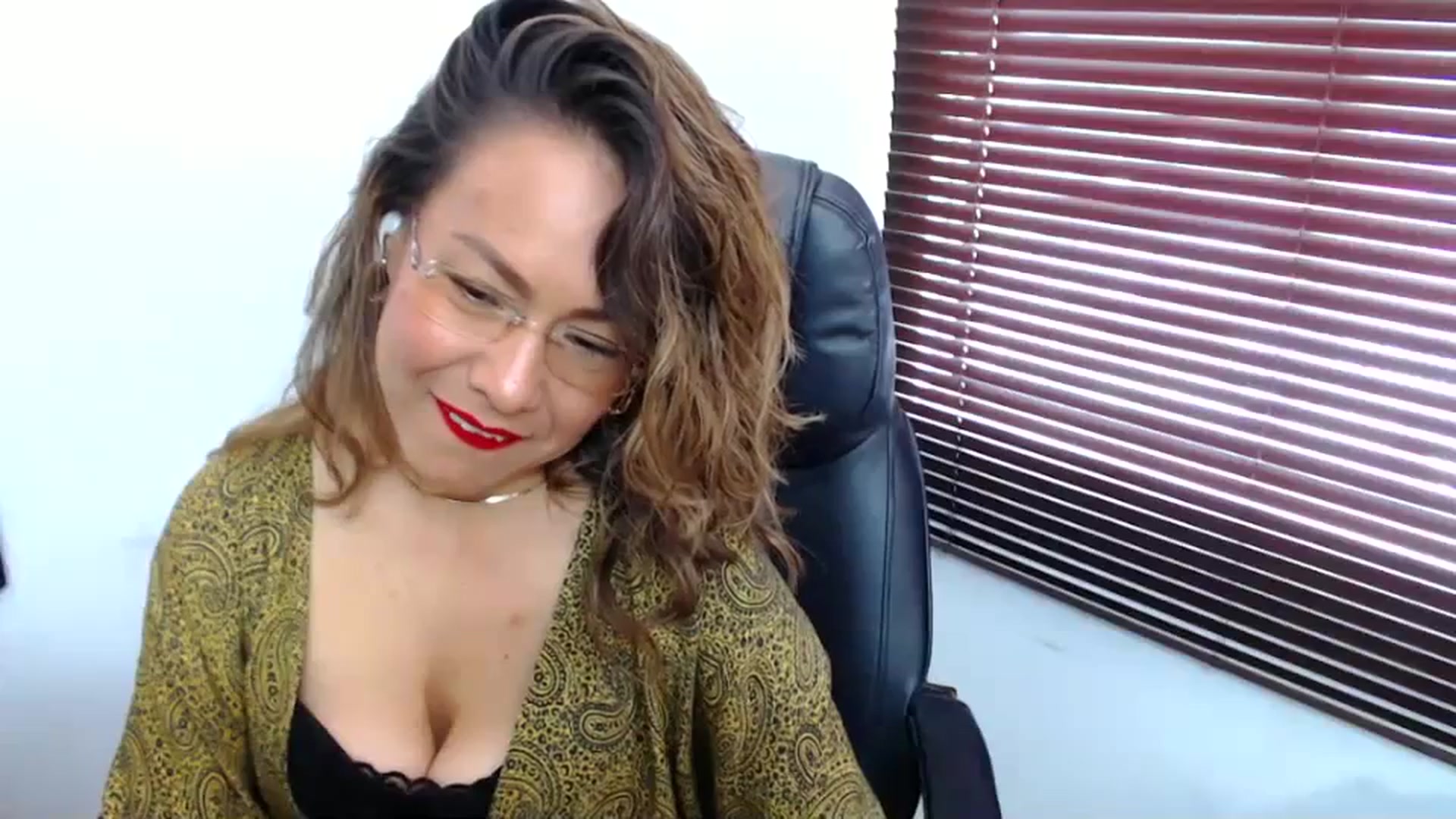 Gallery image thumbnail from office_secret's myfreecams stream on, 08/24/2023, 17:42 image 9 of 20