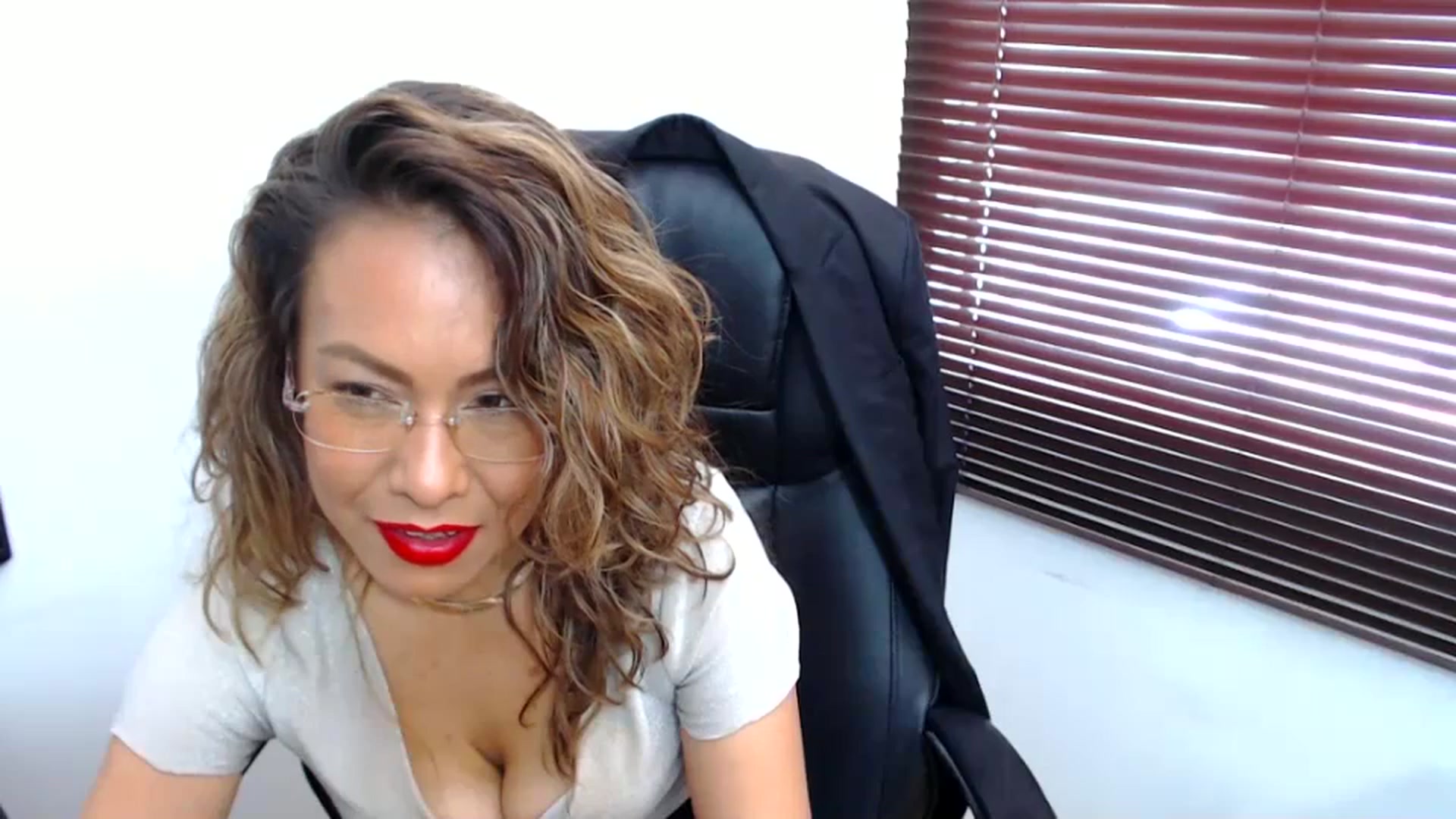 Gallery image thumbnail from office_secret's myfreecams stream on, 08/25/2023, 19:06 image 8 of 20
