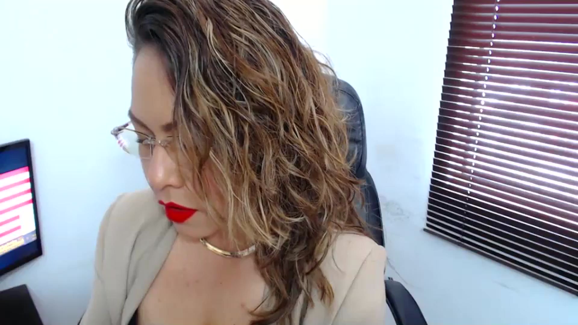 Gallery image thumbnail from office_secret's myfreecams stream on, 08/31/2023, 17:04 image 6 of 20