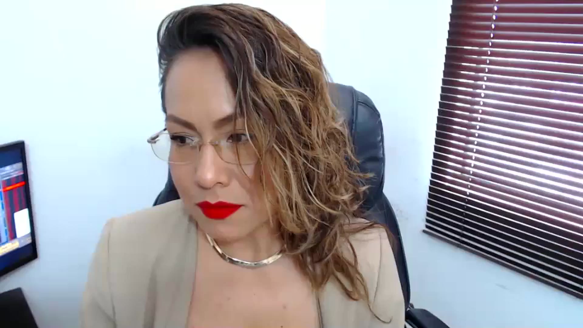 Gallery image thumbnail from office_secret's myfreecams stream on, 08/31/2023, 17:04 image 13 of 20