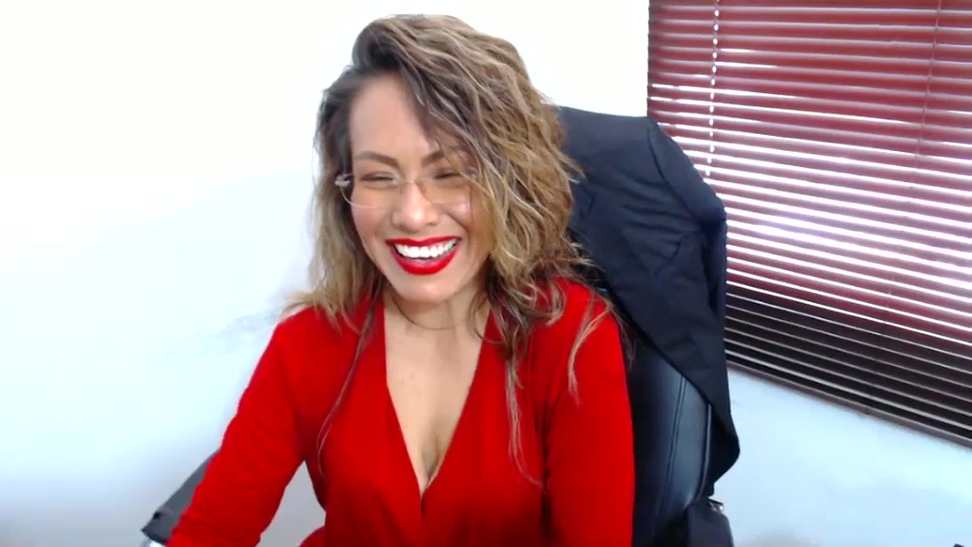 Gallery image thumbnail from office_secret's myfreecams stream on, 09/01/2023, 17:45 image 9 of 20