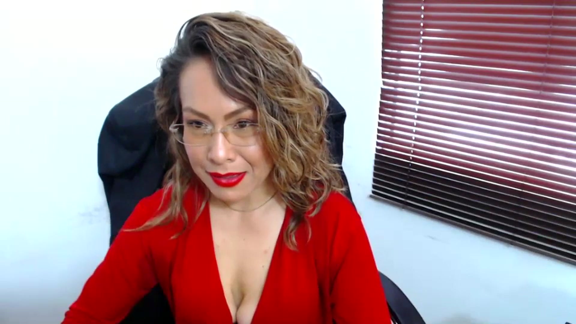 Gallery image thumbnail from office_secret's myfreecams stream on, 09/01/2023, 17:45 image 12 of 20
