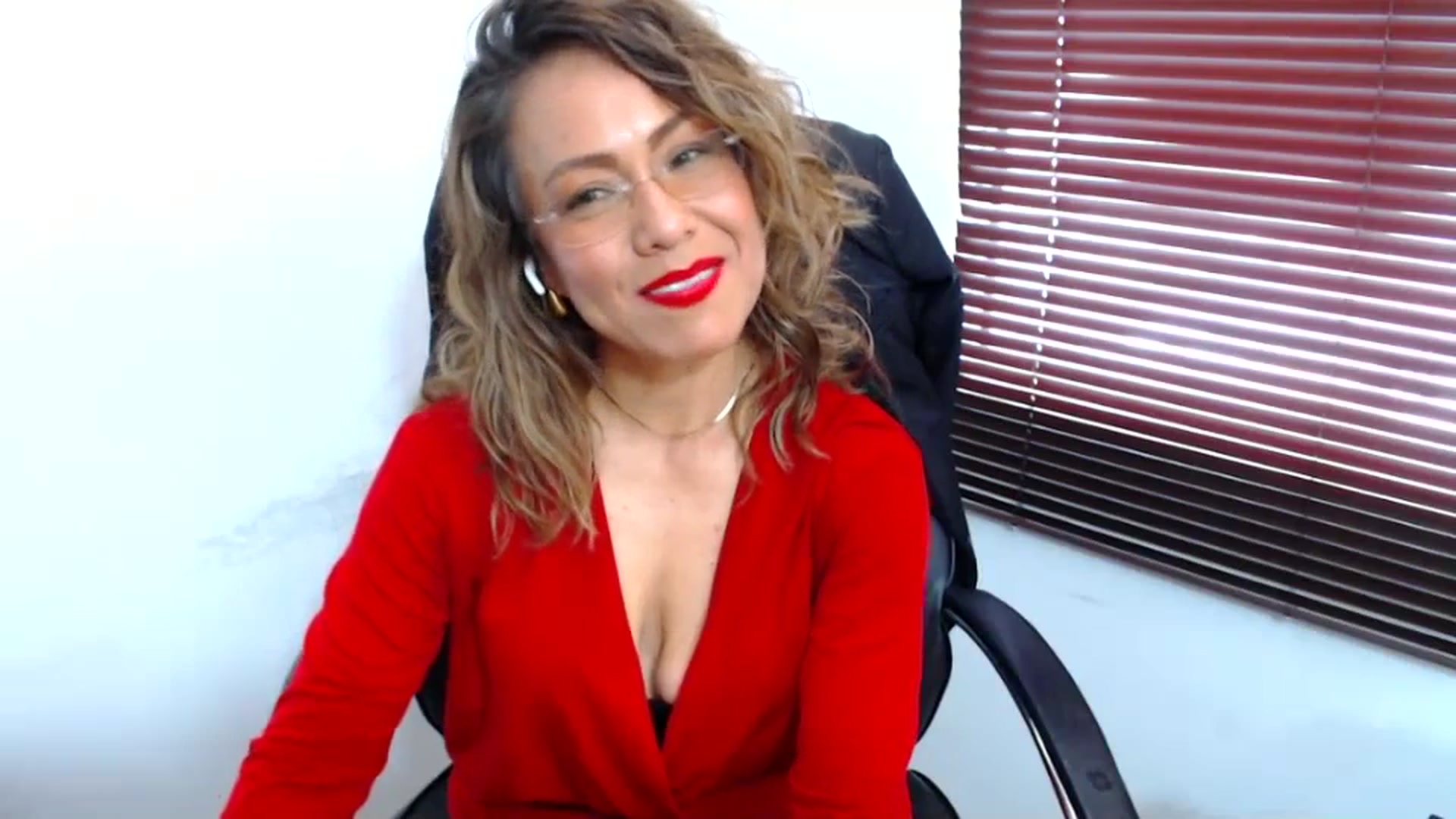 Gallery image thumbnail from office_secret's myfreecams stream on, 09/01/2023, 17:45 image 17 of 20