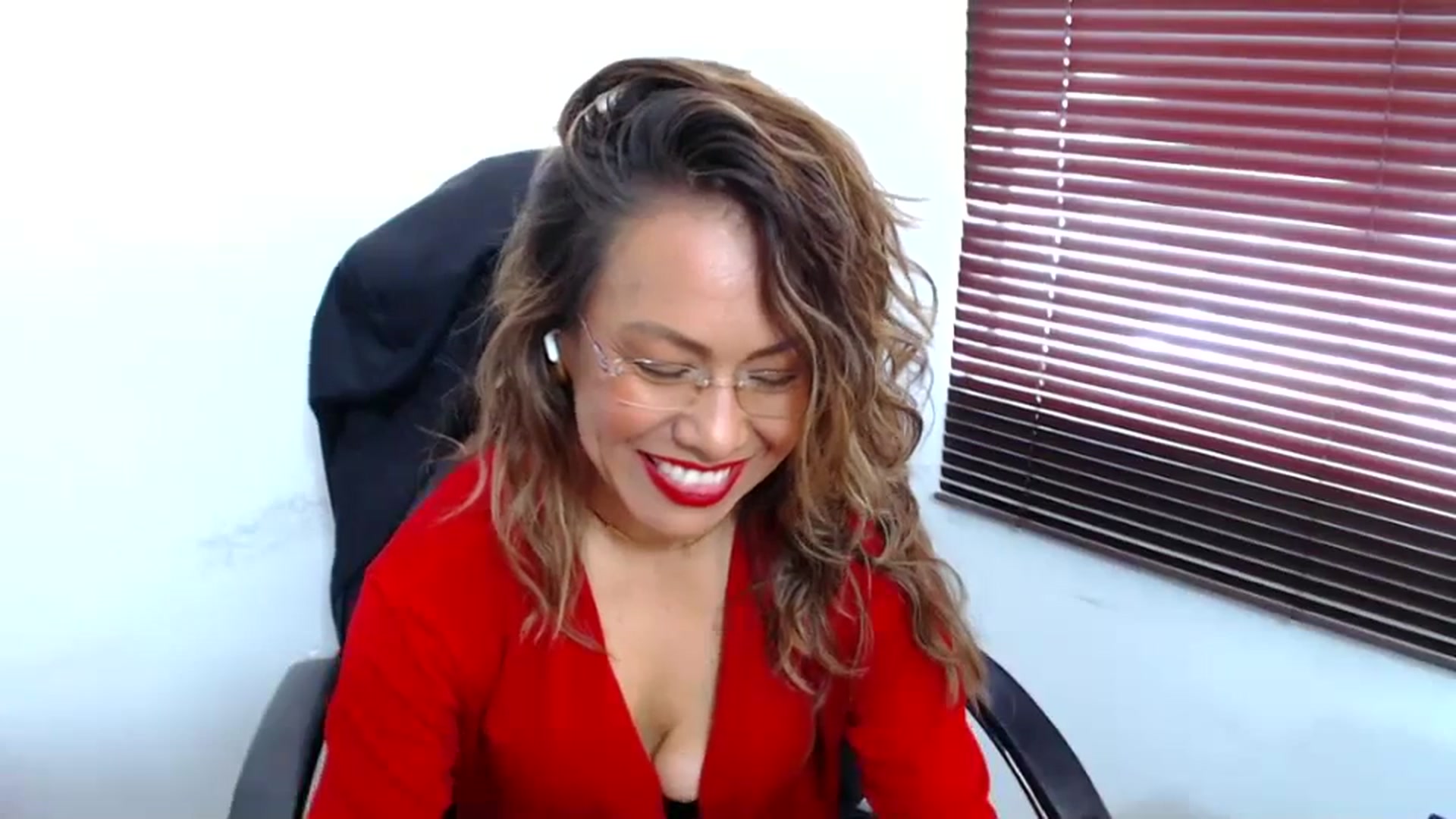 Gallery image thumbnail from office_secret's myfreecams stream on, 09/01/2023, 17:45 image 14 of 20