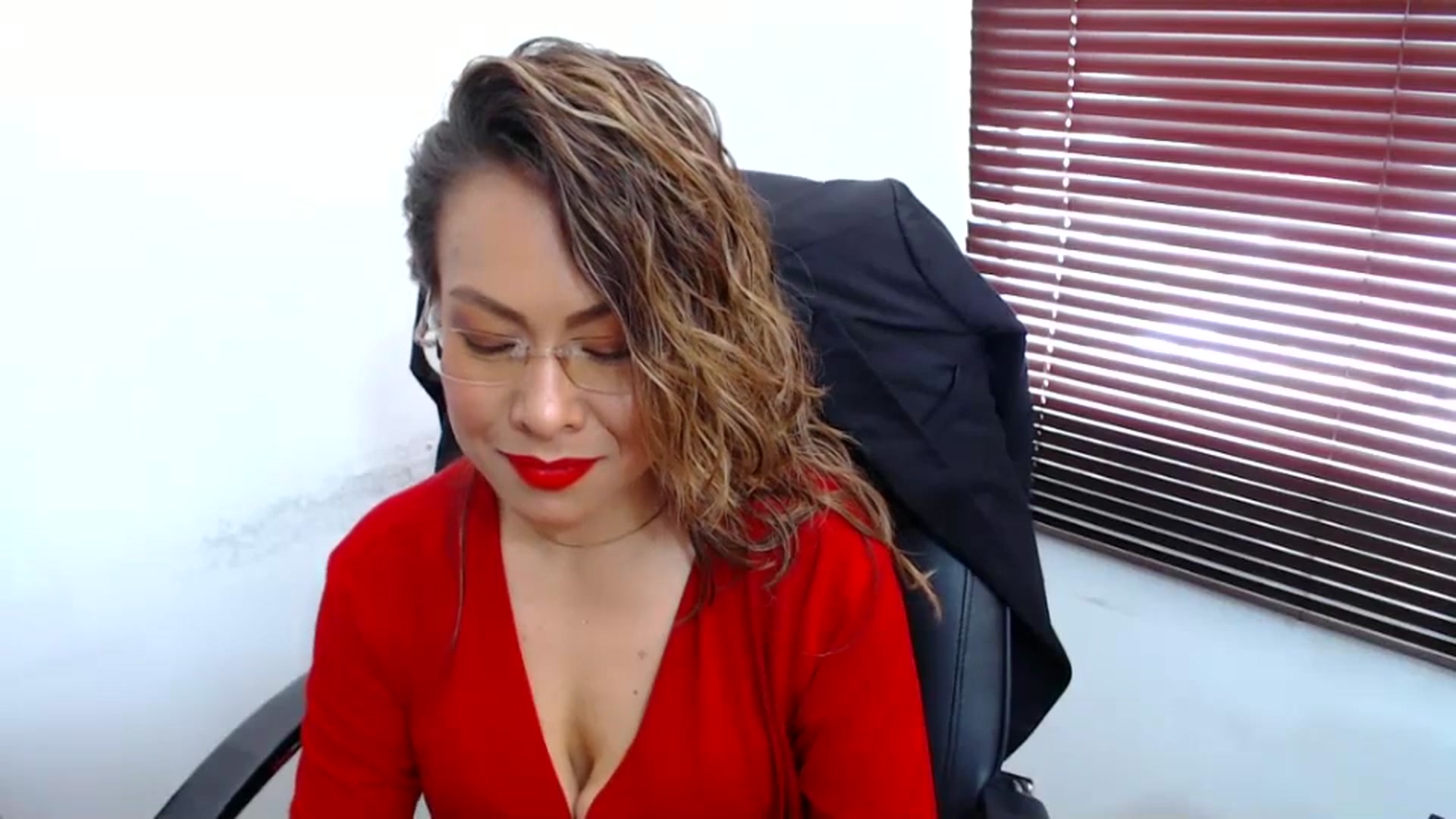 Gallery image thumbnail from office_secret's myfreecams stream on, 09/01/2023, 17:45 image 4 of 20