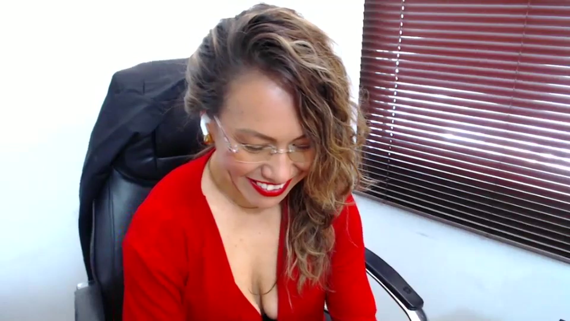 Gallery image thumbnail from office_secret's myfreecams stream on, 09/01/2023, 18:24 image 6 of 20