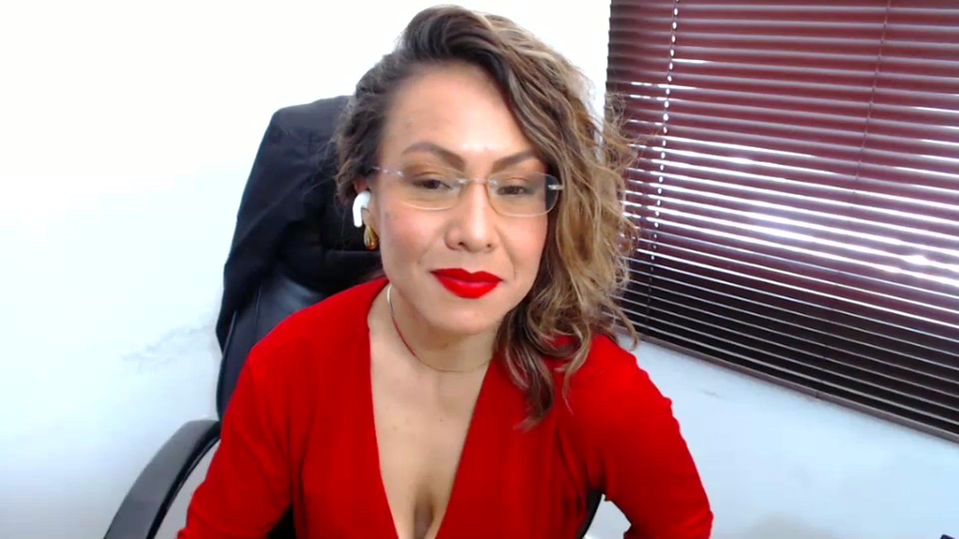 Gallery image thumbnail from office_secret's myfreecams stream on, 09/01/2023, 18:24 image 11 of 20