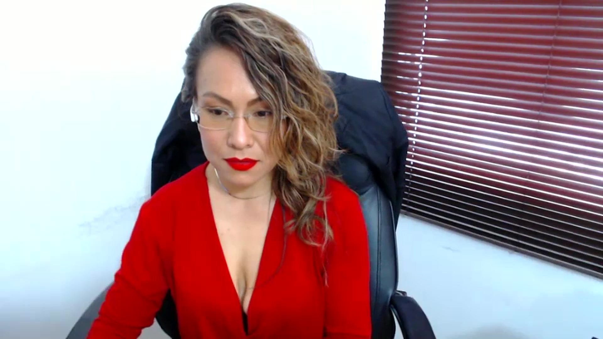 Gallery image thumbnail from office_secret's myfreecams stream on, 09/01/2023, 18:24 image 2 of 20