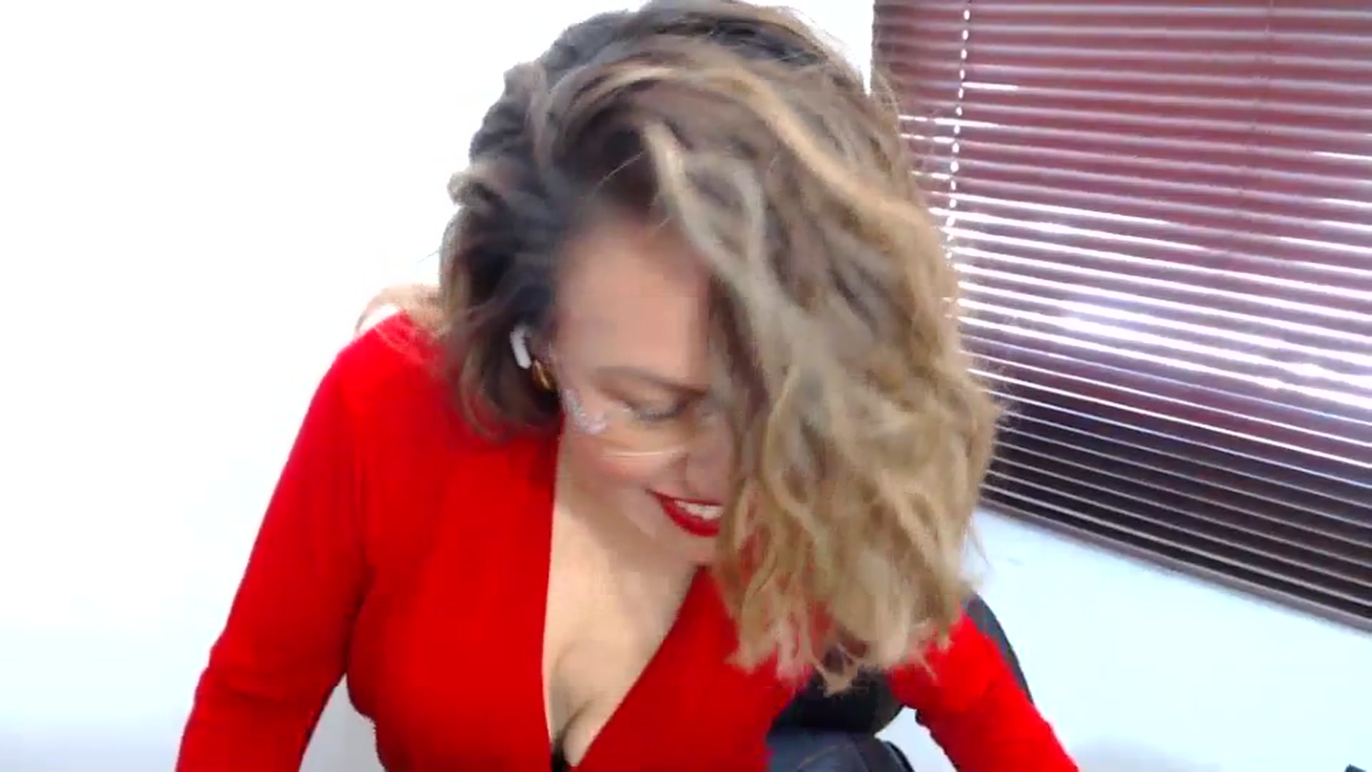 Gallery image thumbnail from office_secret's myfreecams stream on, 09/01/2023, 18:24 image 20 of 20