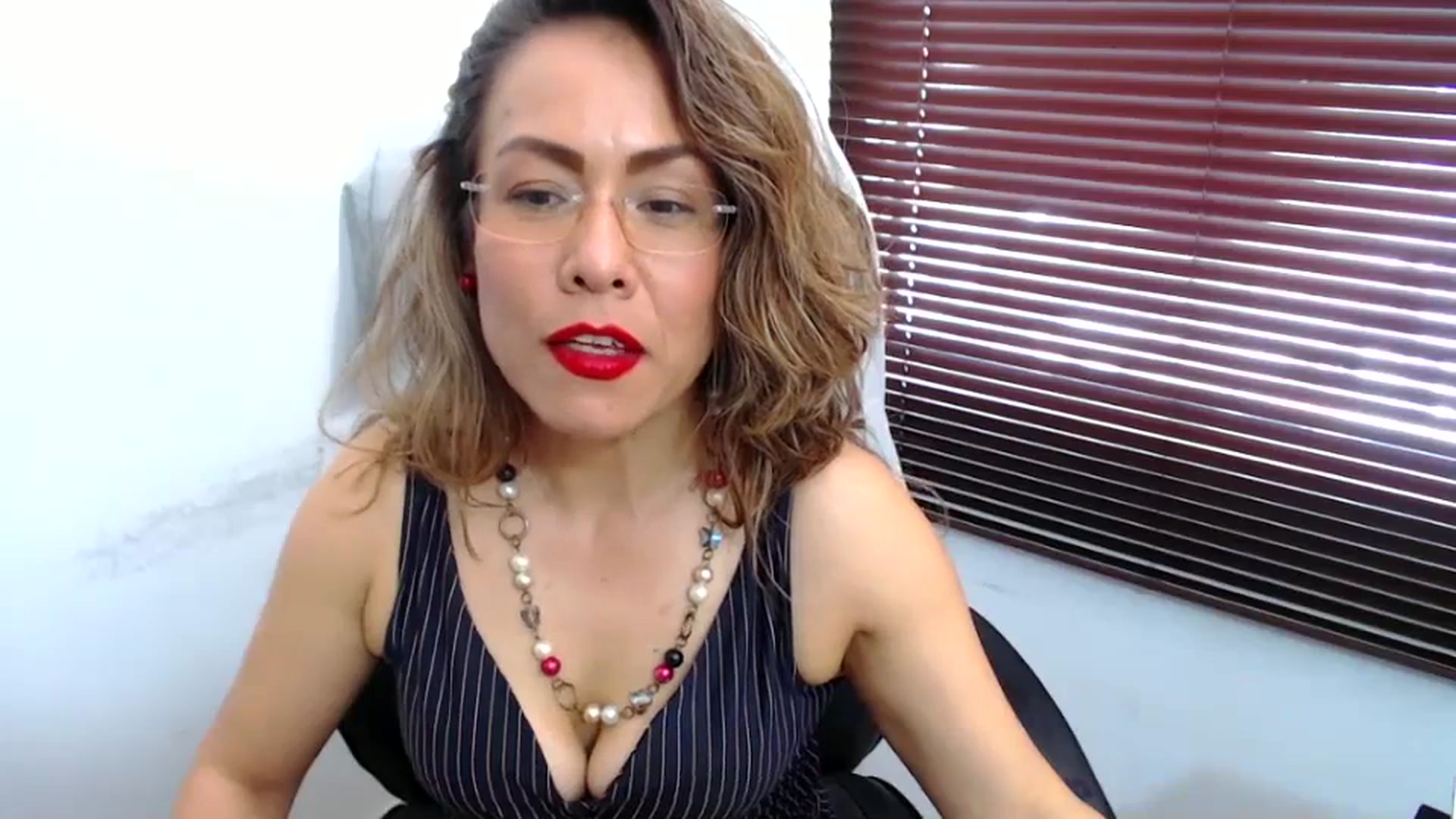 Gallery image thumbnail from office_secret's myfreecams stream on, 09/05/2023, 19:09 image 18 of 20