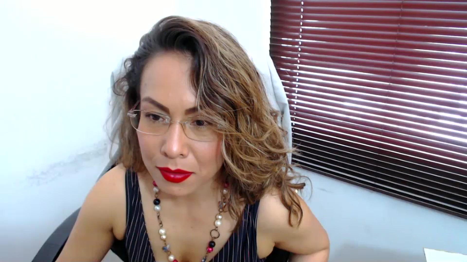 Gallery image thumbnail from office_secret's myfreecams stream on, 09/05/2023, 19:09 image 2 of 20