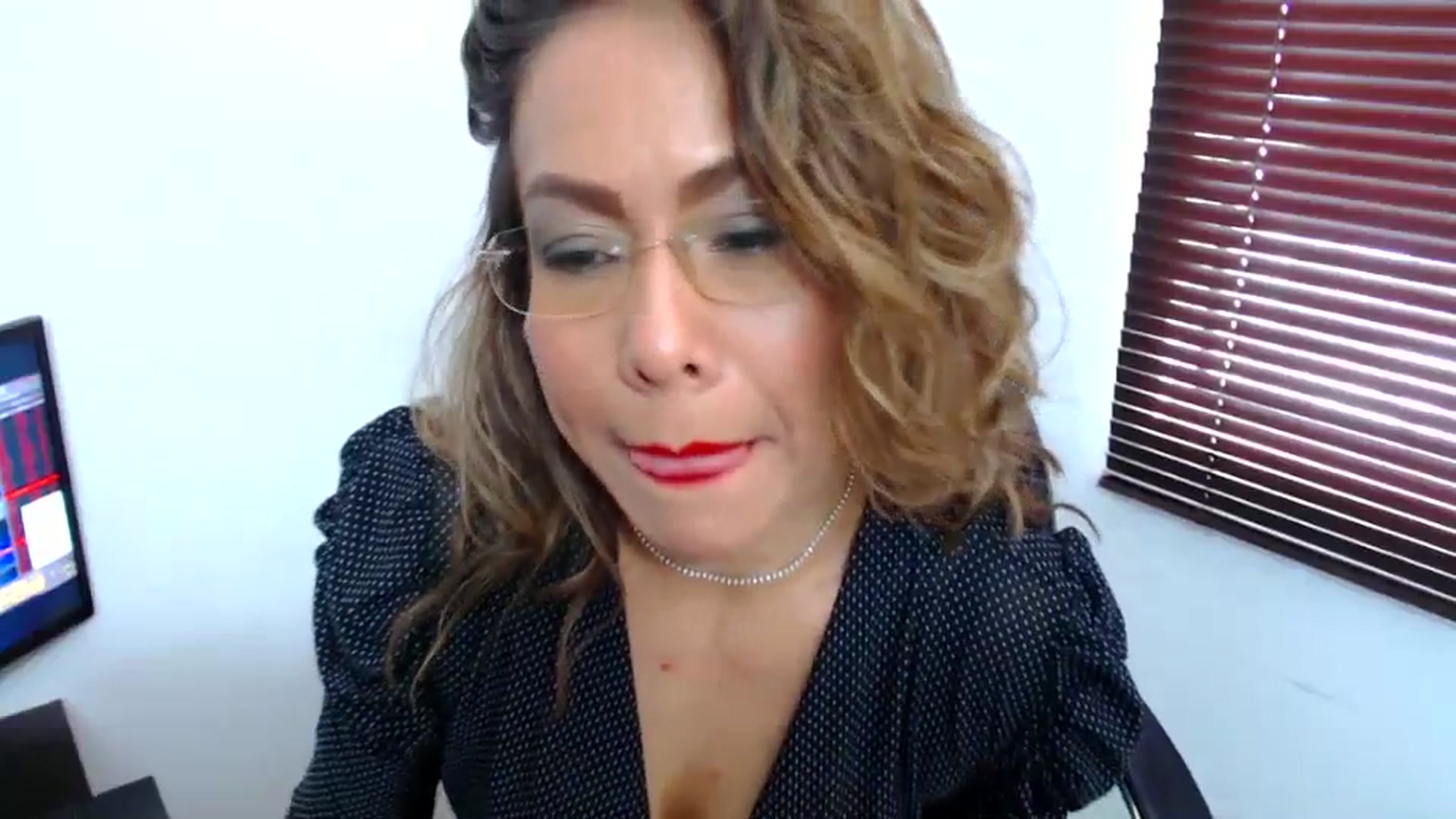 Gallery image thumbnail from office_secret's myfreecams stream on, 09/07/2023, 17:21 image 20 of 20