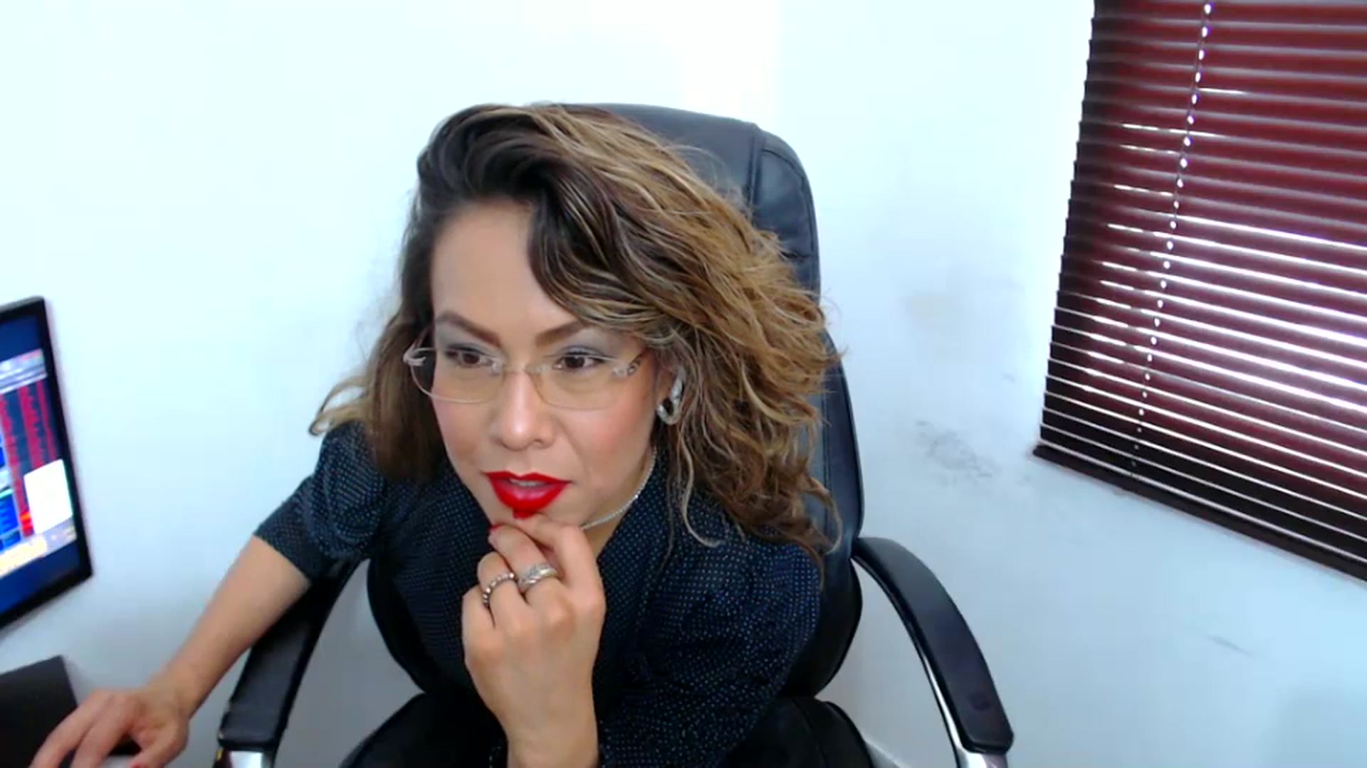 Gallery image thumbnail from office_secret's myfreecams stream on, 09/07/2023, 18:20 image 6 of 20
