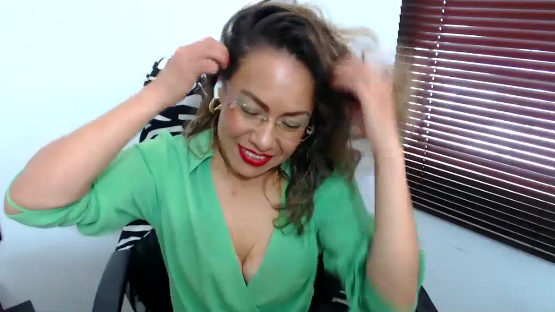 Gallery image thumbnail from office_secret's myfreecams stream on, 09/08/2023, 17:34 image 6 of 20