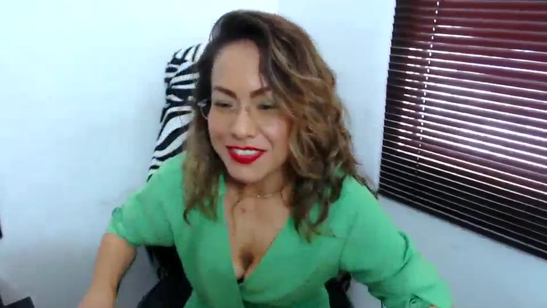 Gallery image thumbnail from office_secret's myfreecams stream on, 09/08/2023, 17:34 image 18 of 20