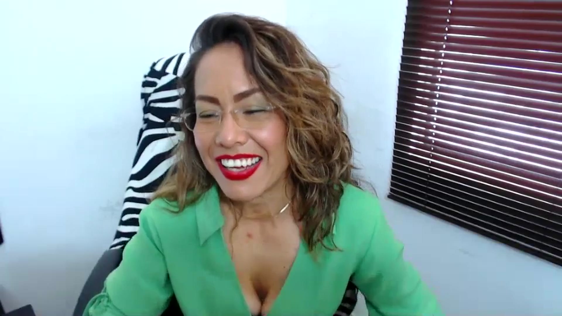 Gallery image thumbnail from office_secret's myfreecams stream on, 09/08/2023, 17:34 image 16 of 20