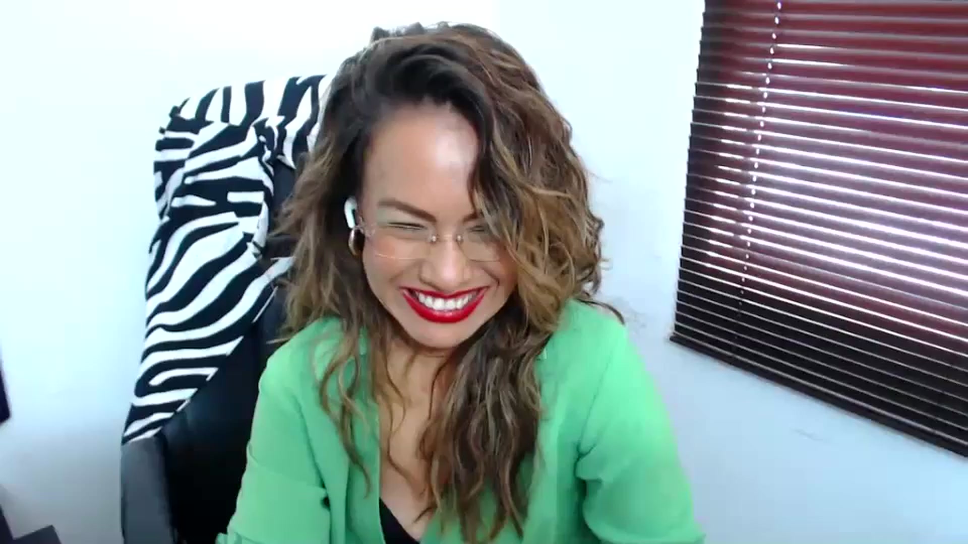Gallery image thumbnail from office_secret's myfreecams stream on, 09/08/2023, 17:34 image 1 of 20