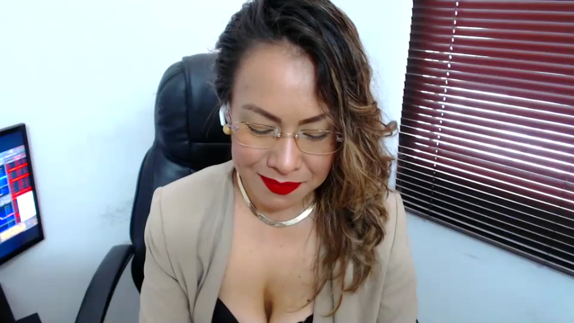 Gallery image thumbnail from office_secret's myfreecams stream on, 09/12/2023, 17:25 image 1 of 20