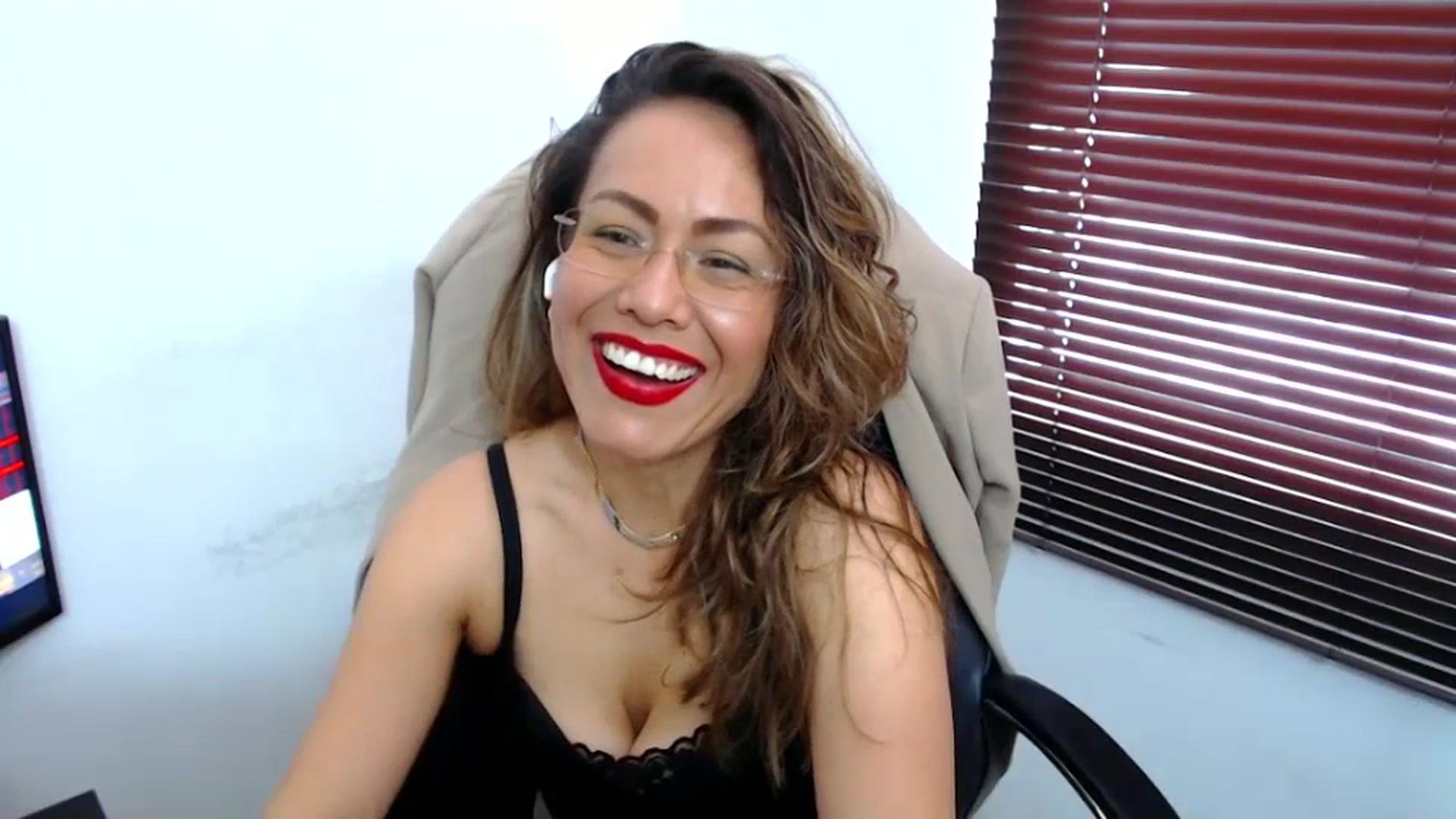 Gallery image thumbnail from office_secret's myfreecams stream on, 09/12/2023, 18:12 image 3 of 20