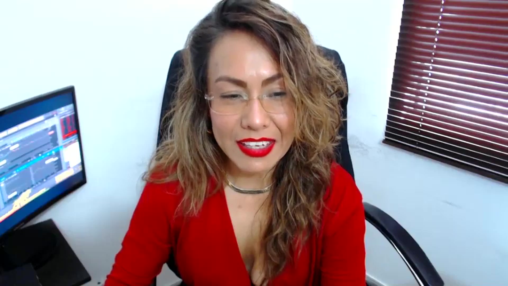 Gallery image thumbnail from office_secret's myfreecams stream on, 09/14/2023, 17:35 image 12 of 20