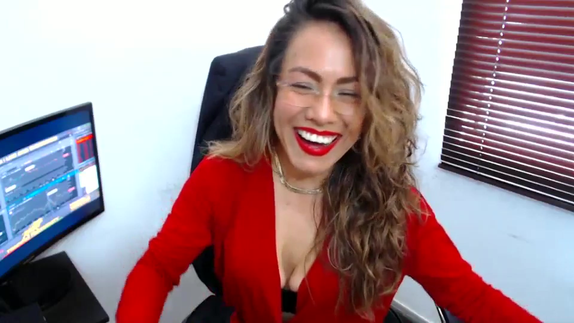 Gallery image thumbnail from office_secret's myfreecams stream on, 09/14/2023, 17:35 image 7 of 20