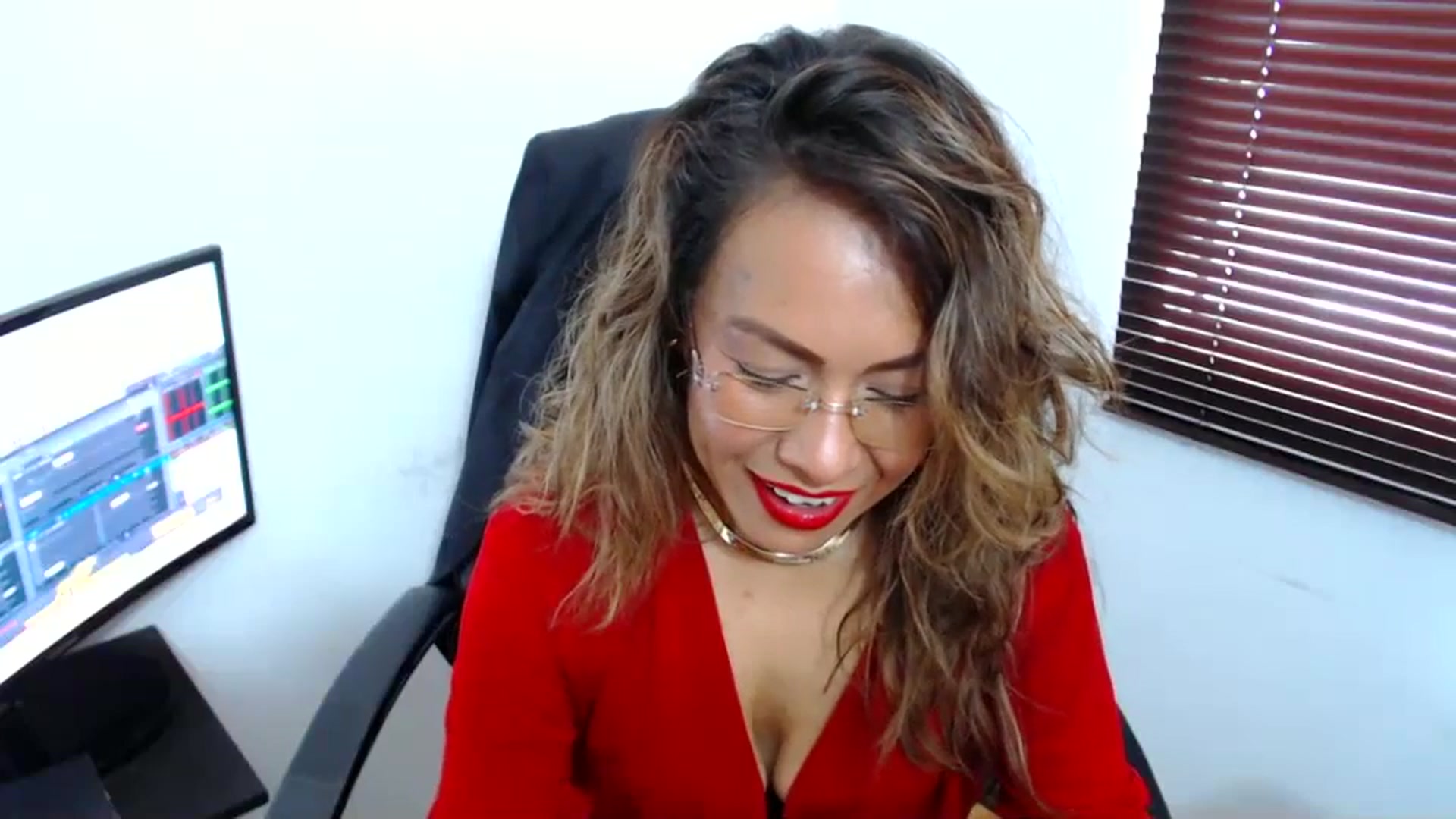 Gallery image thumbnail from office_secret's myfreecams stream on, 09/14/2023, 17:35 image 10 of 20
