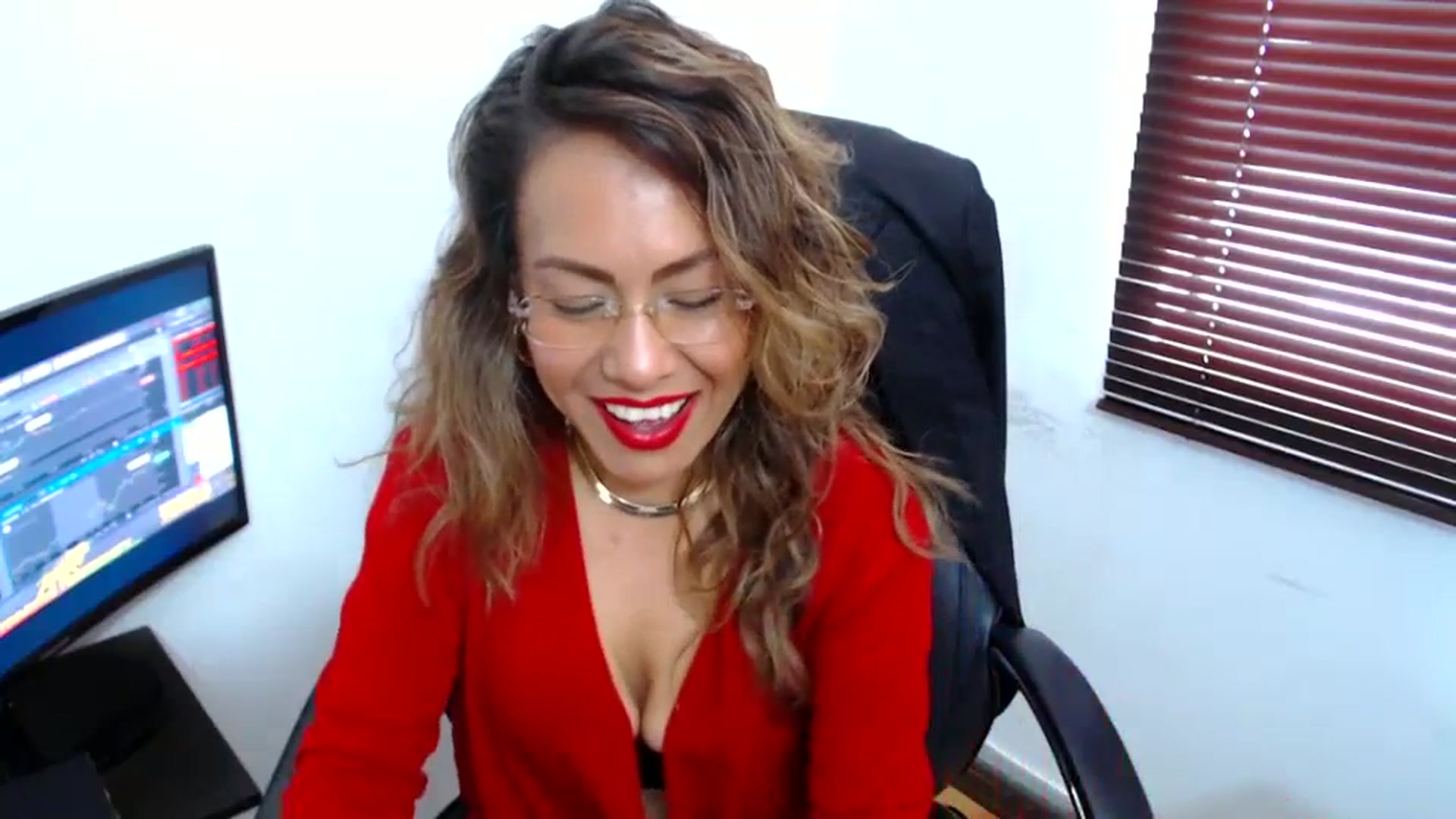 Gallery image thumbnail from office_secret's myfreecams stream on, 09/14/2023, 17:35 image 14 of 20