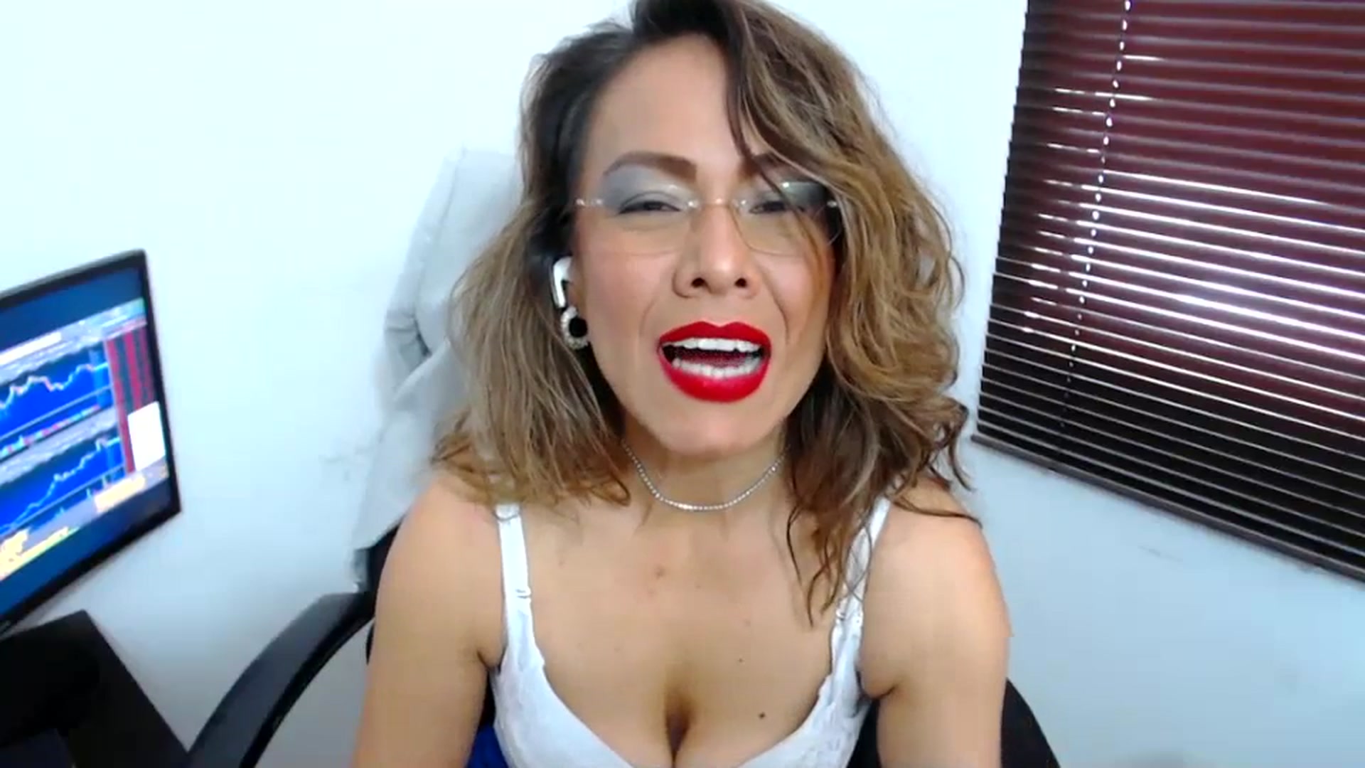 Gallery image thumbnail from office_secret's myfreecams stream on, 09/15/2023, 18:41 image 3 of 20