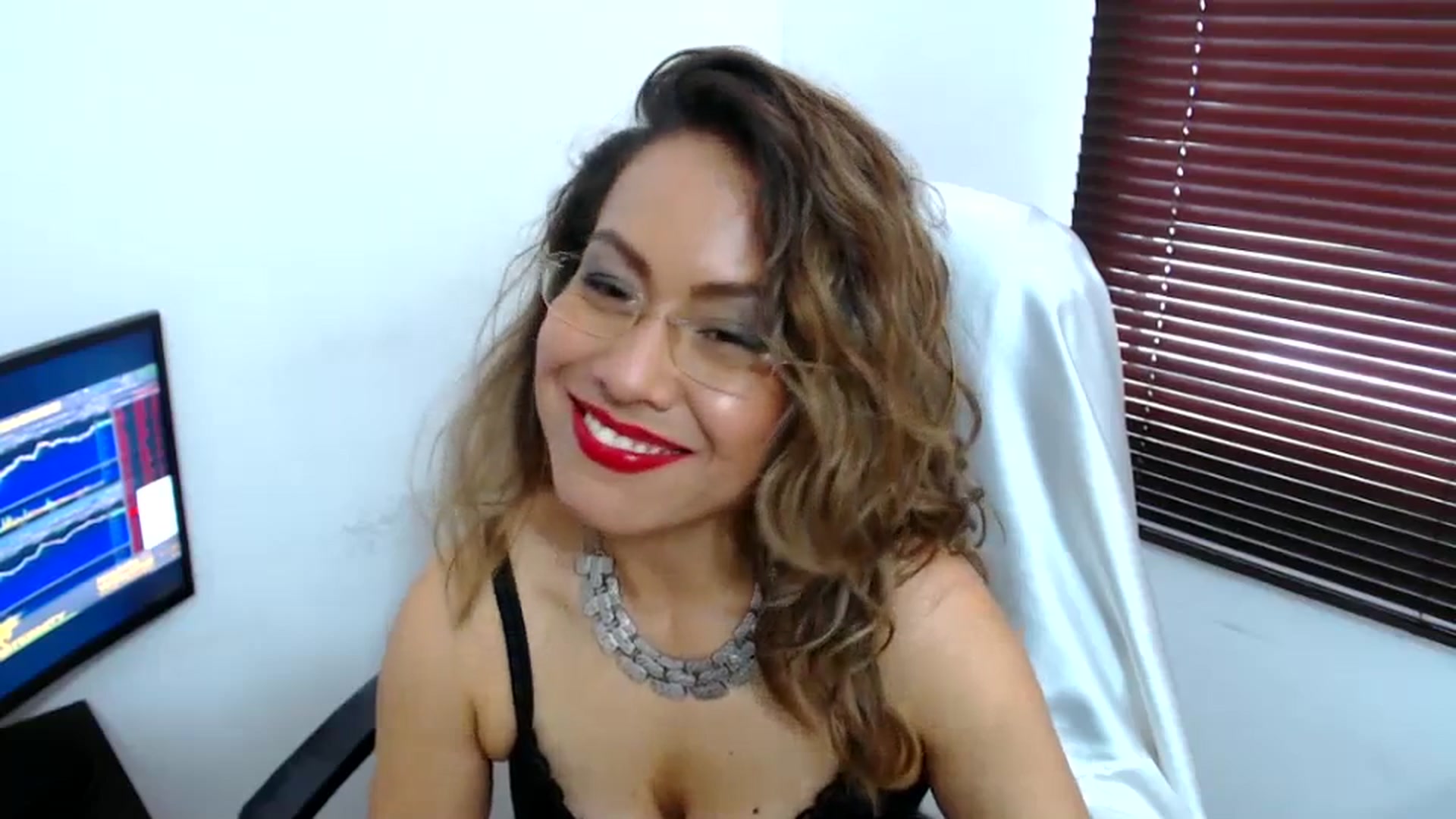 Gallery image thumbnail from office_secret's myfreecams stream on, 09/18/2023, 19:03 image 8 of 20
