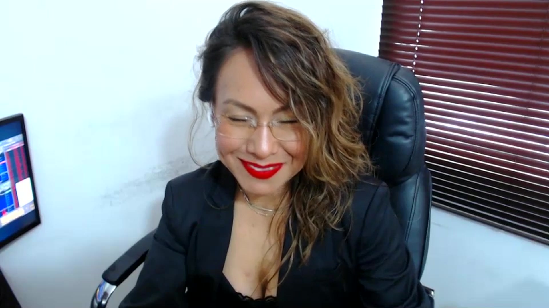 Gallery image thumbnail from office_secret's myfreecams stream on, 09/19/2023, 17:29 image 14 of 20