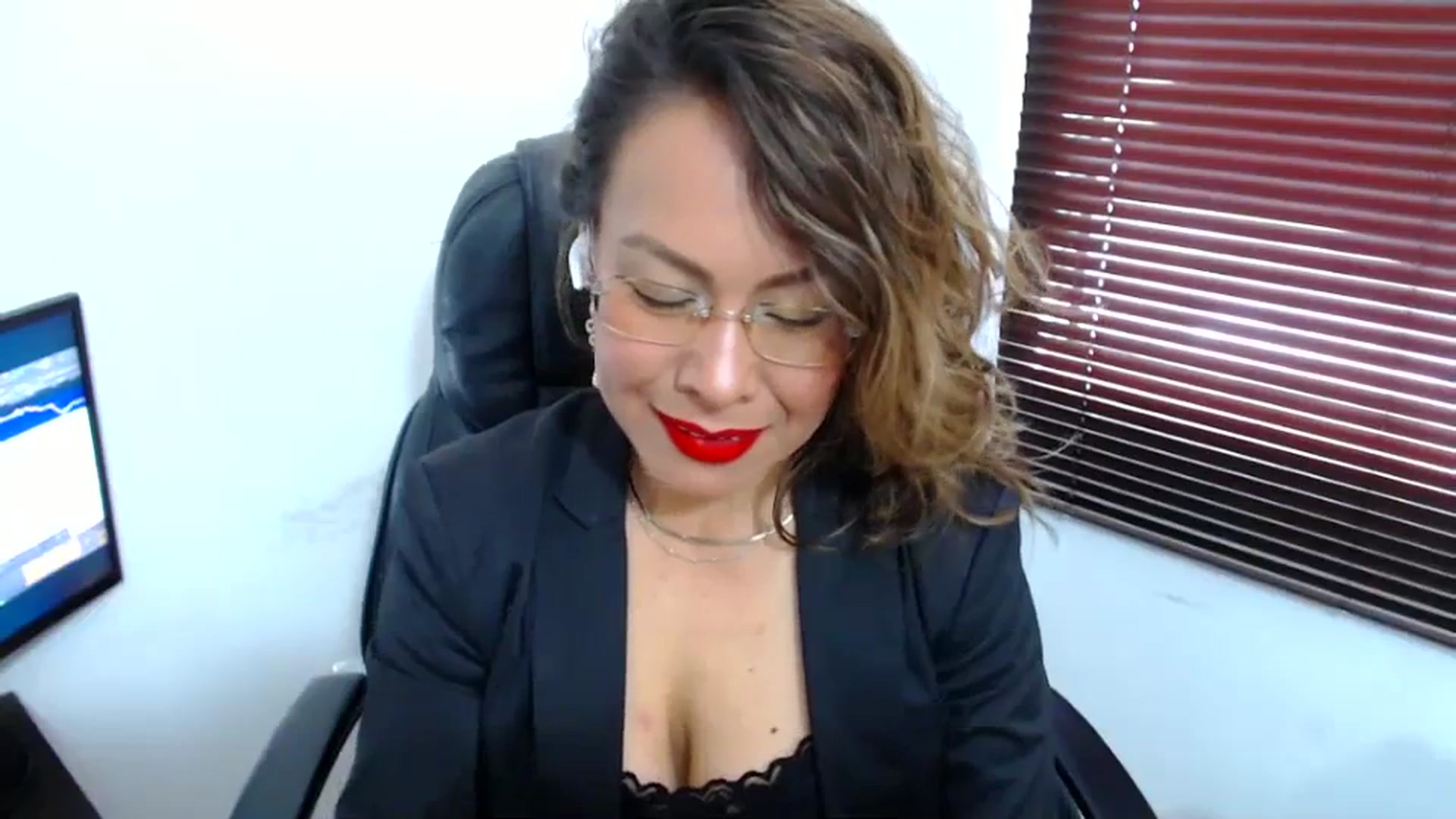 Gallery image thumbnail from office_secret's myfreecams stream on, 09/19/2023, 17:29 image 5 of 20