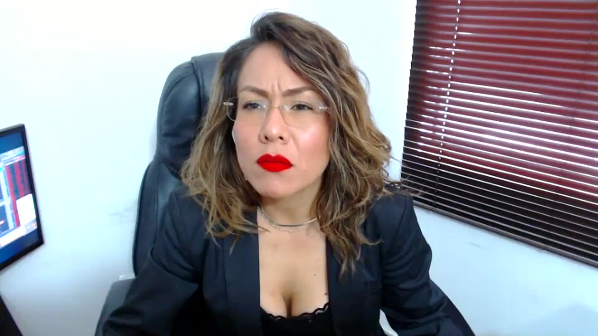 Gallery image thumbnail from office_secret's myfreecams stream on, 09/19/2023, 17:29 image 18 of 20