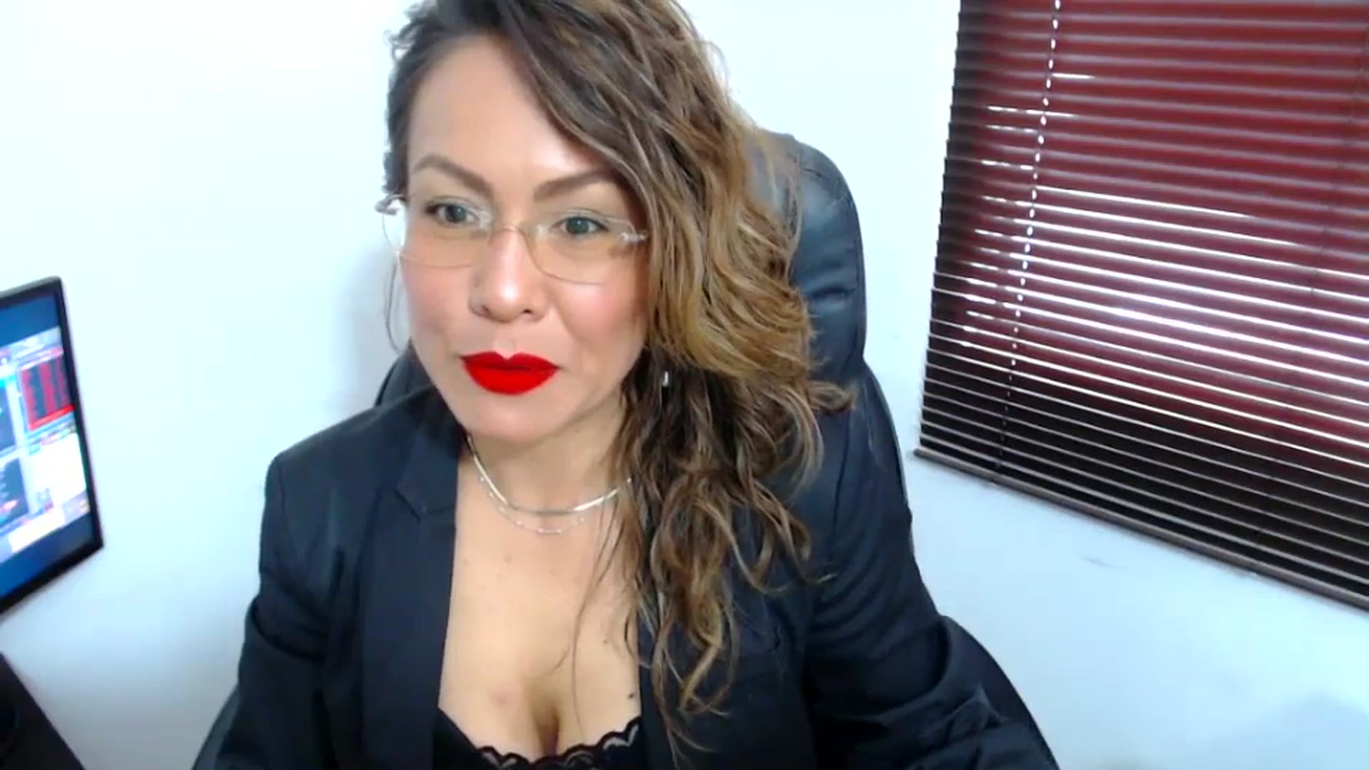 Gallery image thumbnail from office_secret's myfreecams stream on, 09/19/2023, 17:29 image 8 of 20
